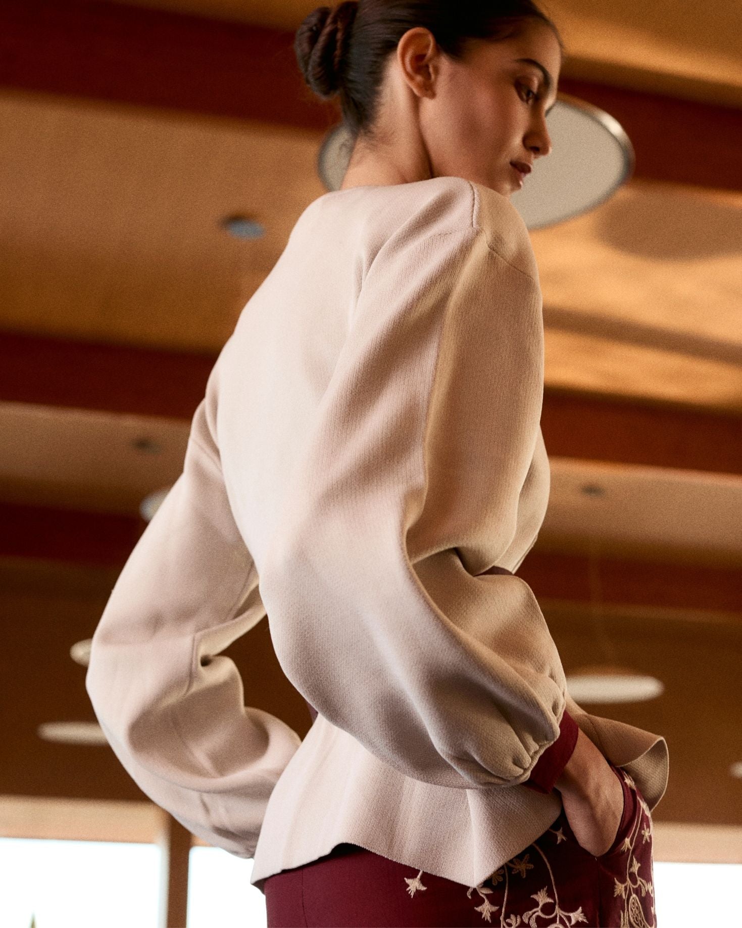 CHAQUETA PUNTO CONCHA BEIGE The IQ Collection