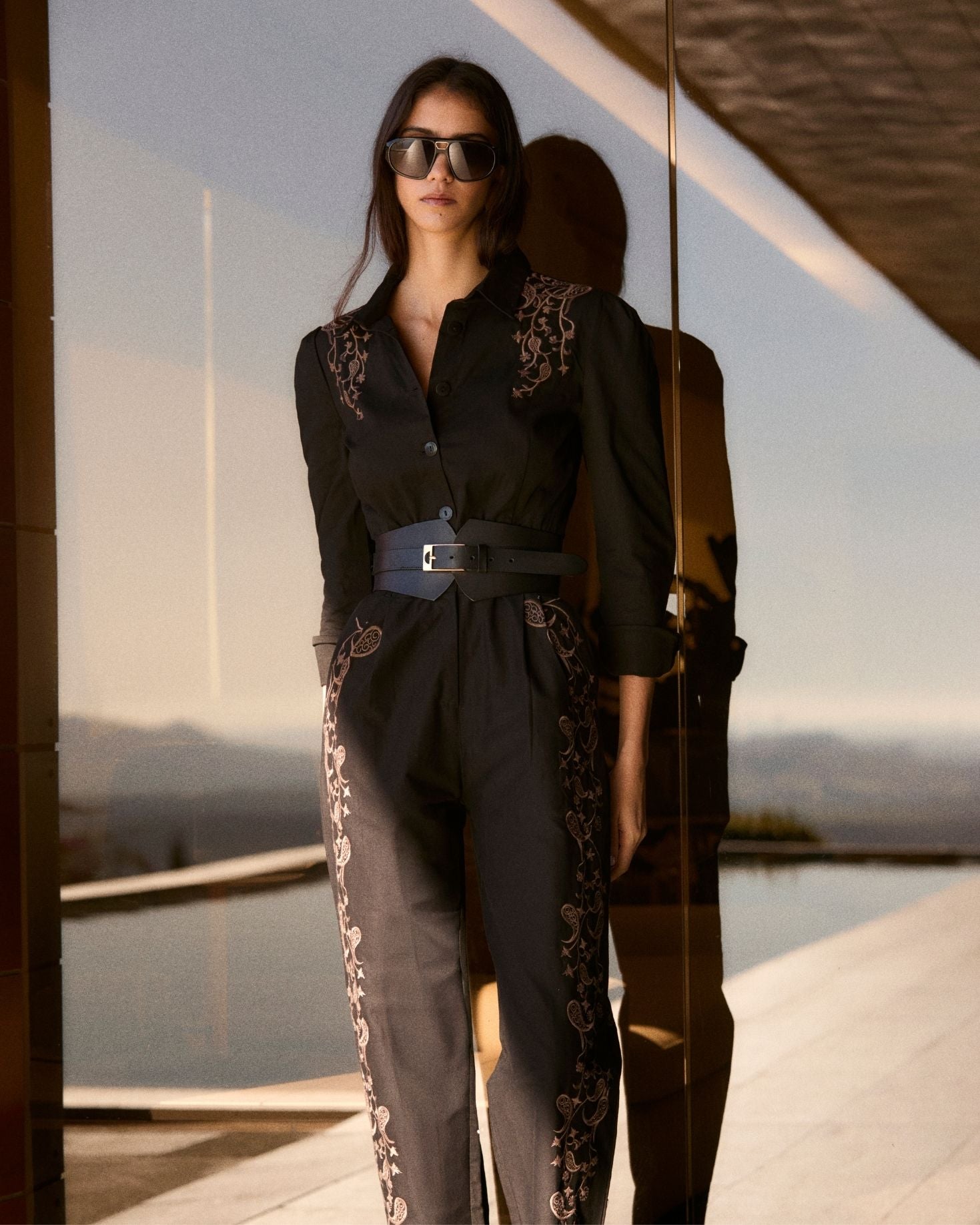 MONO BARE NEGRO The IQ Collection