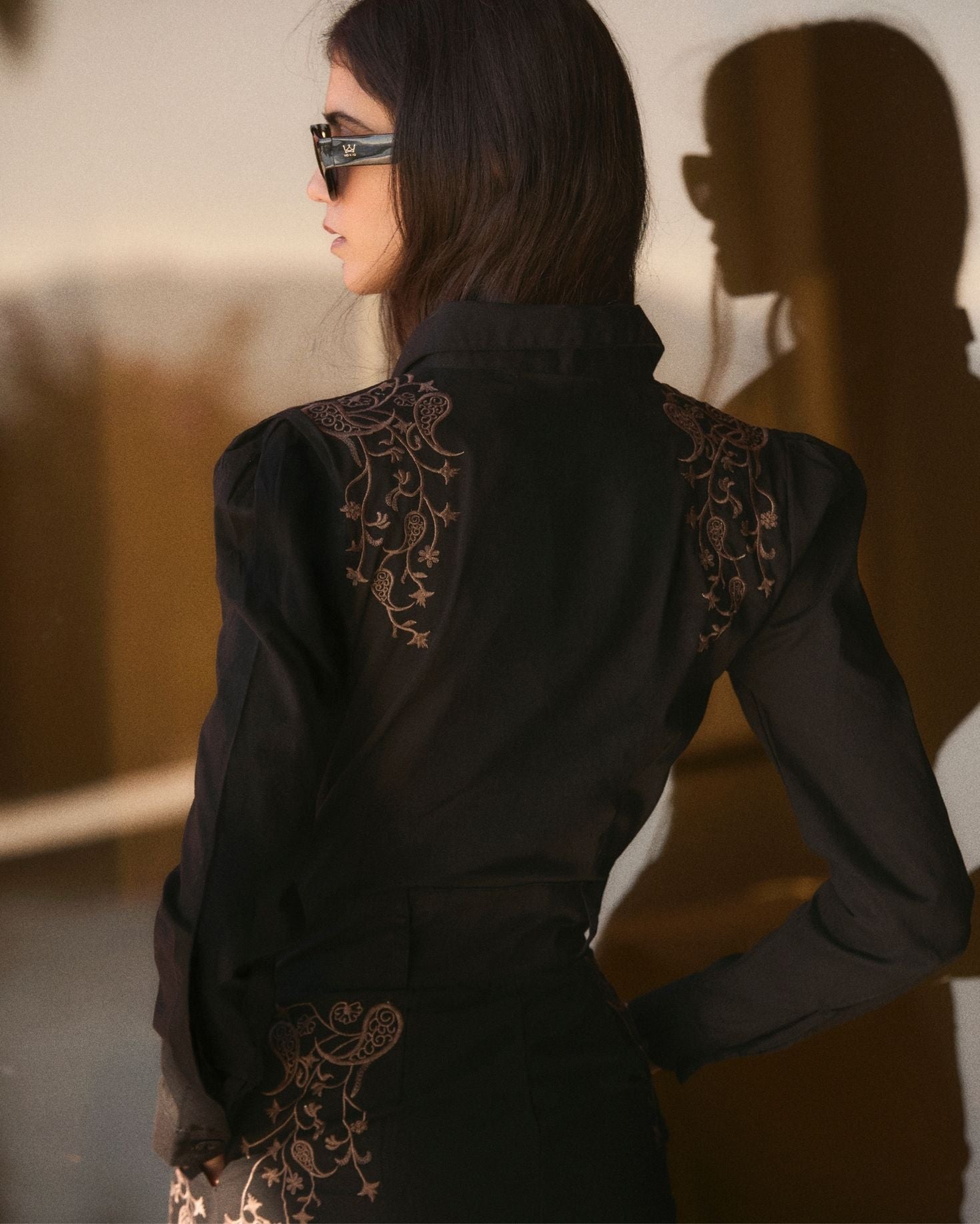 MONO BARE NEGRO The IQ Collection