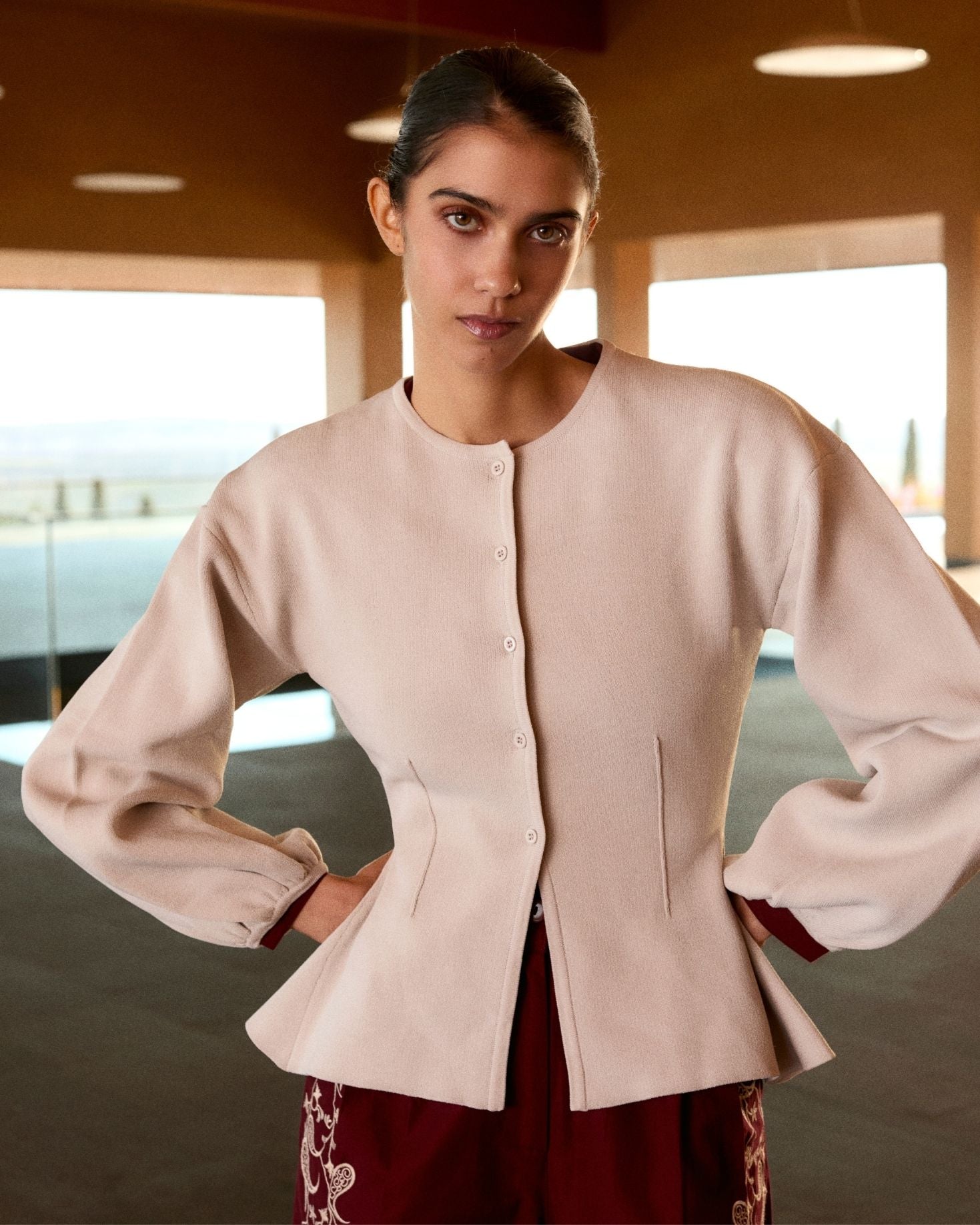 CHAQUETA PUNTO CONCHA BEIGE The IQ Collection