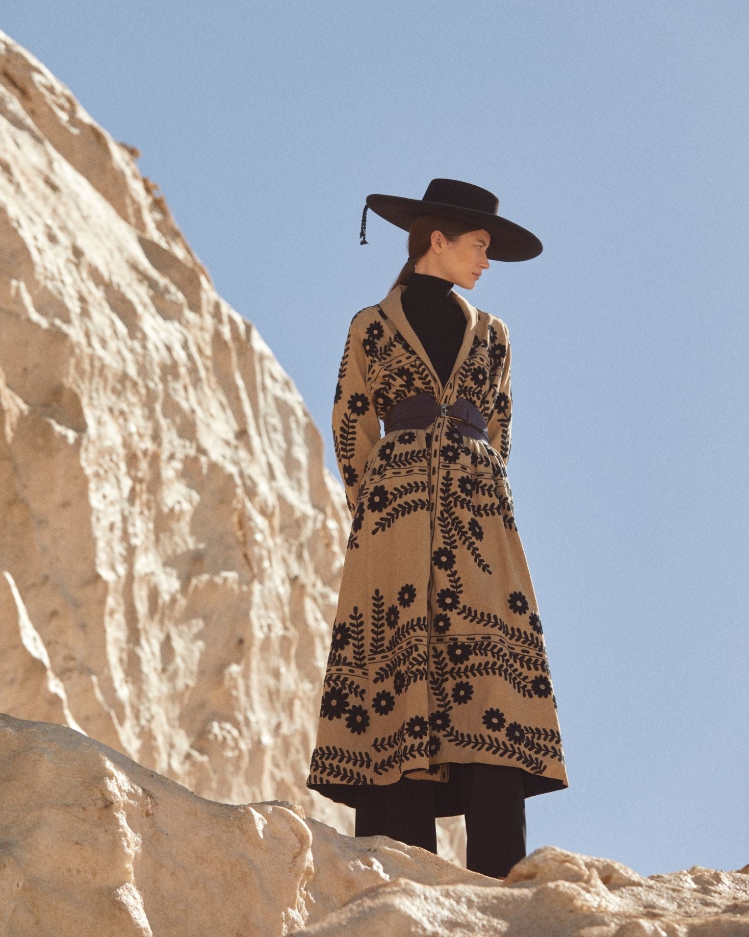 ABRIGO ELOISA BEIGE The IQ Collection