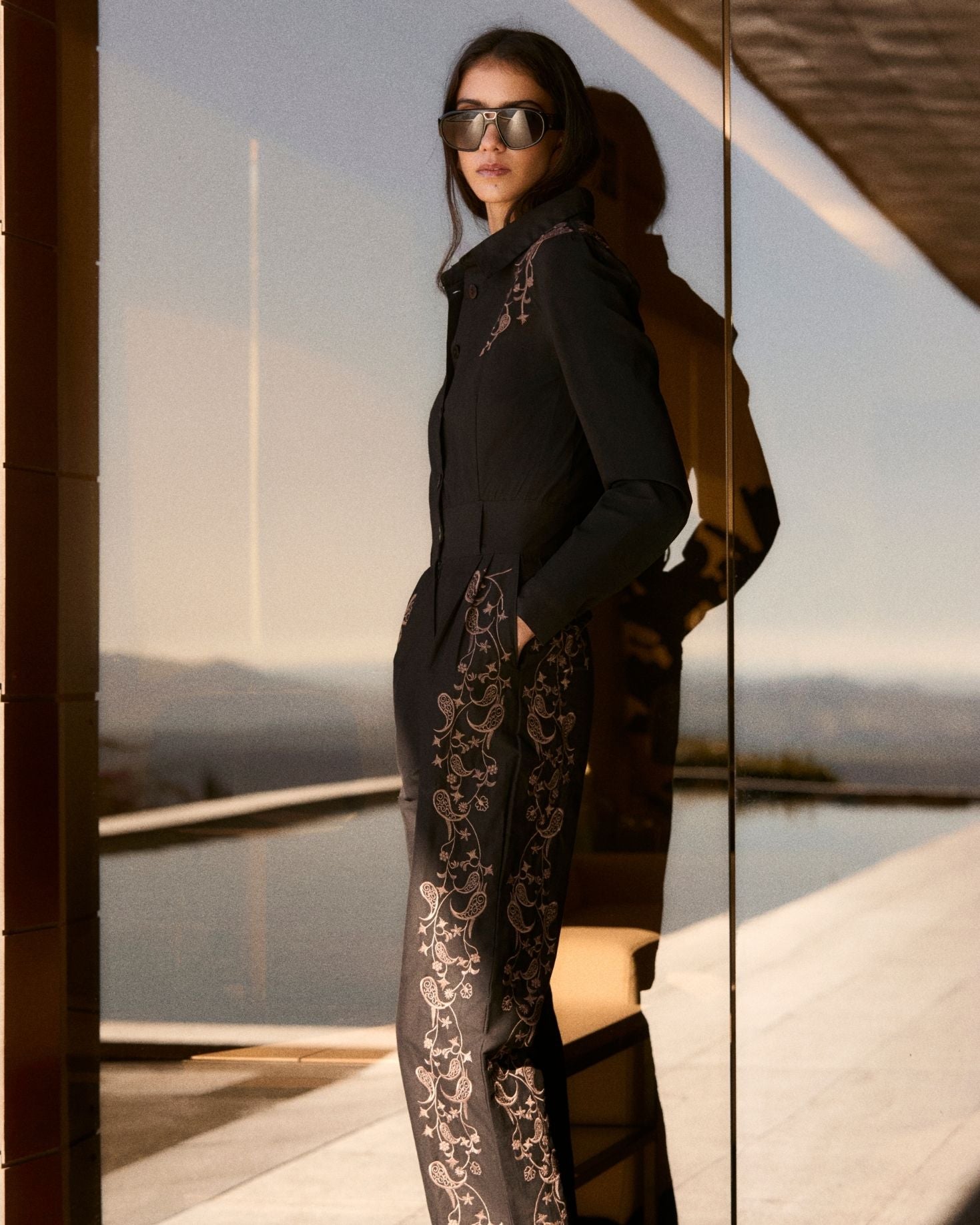 MONO BARE NEGRO The IQ Collection