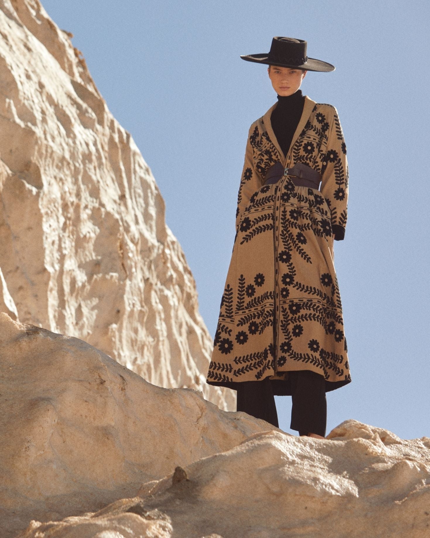 ABRIGO ELOISA BEIGE The IQ Collection