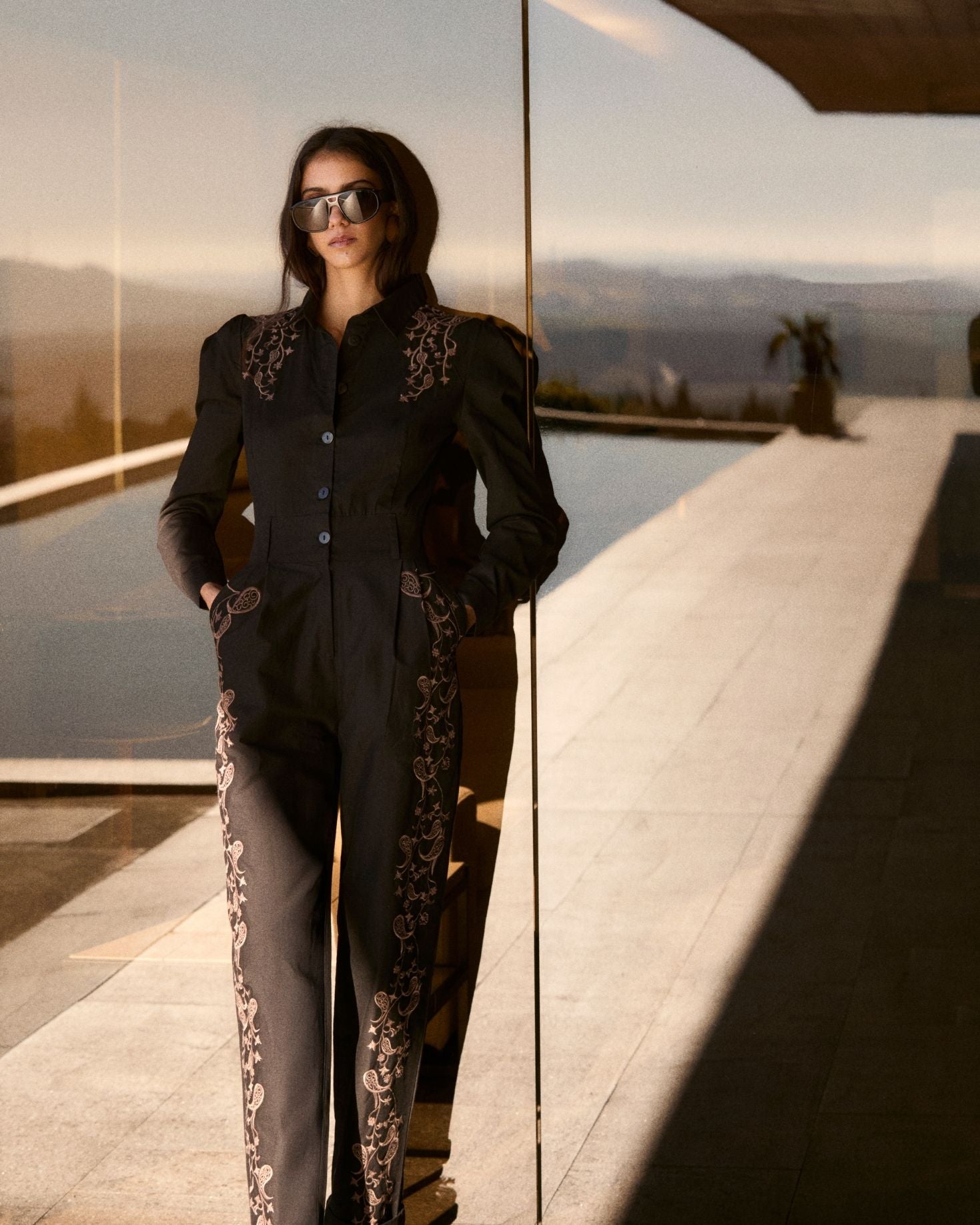 MONO BARE NEGRO The IQ Collection