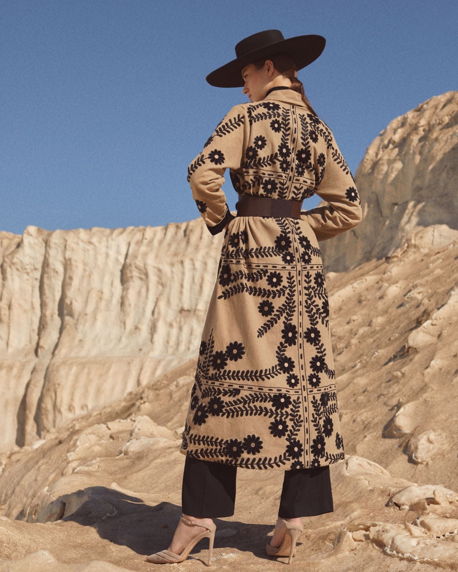 ABRIGO ELOISA BEIGE The IQ Collection