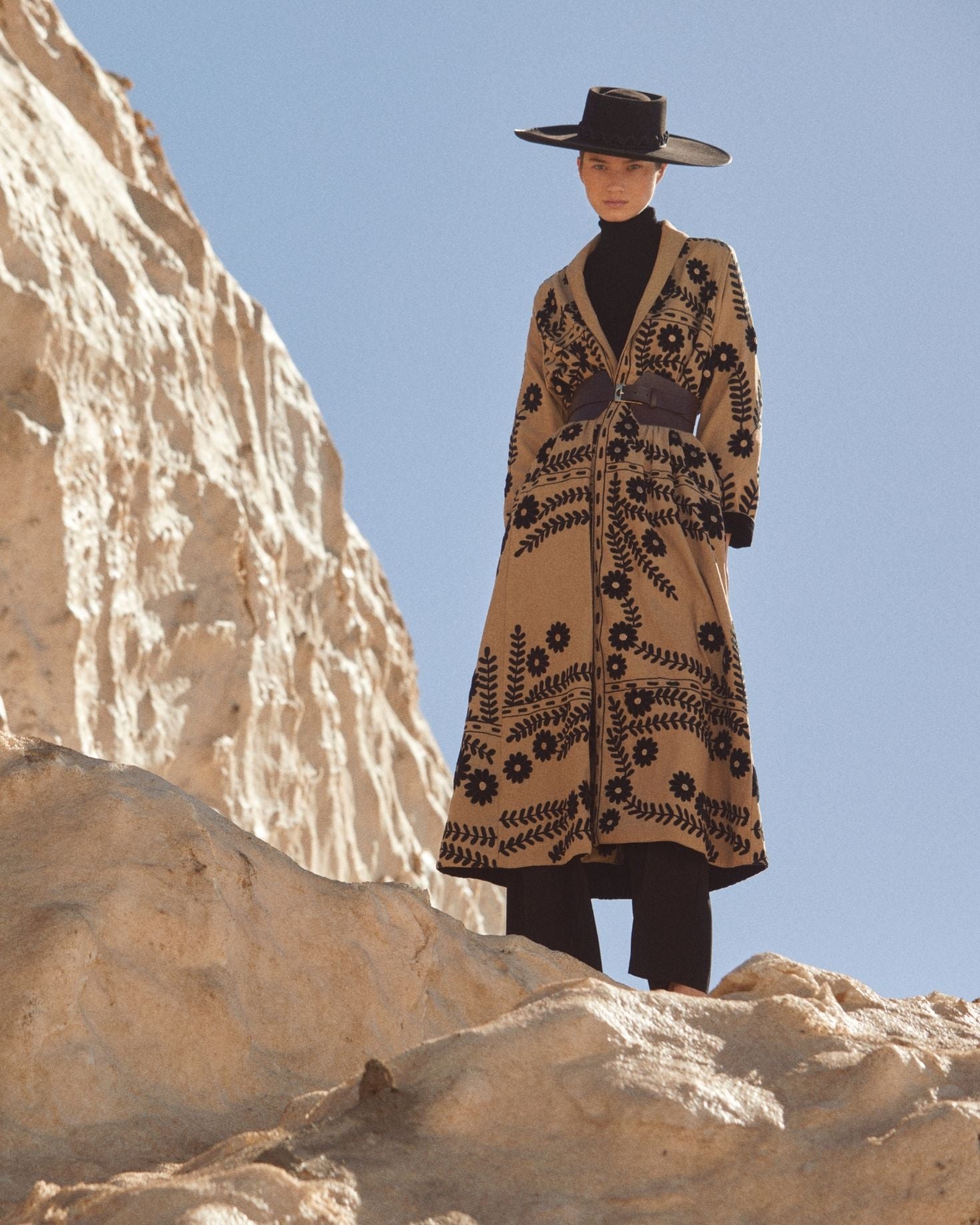 ABRIGO ELOISA BEIGE The IQ Collection