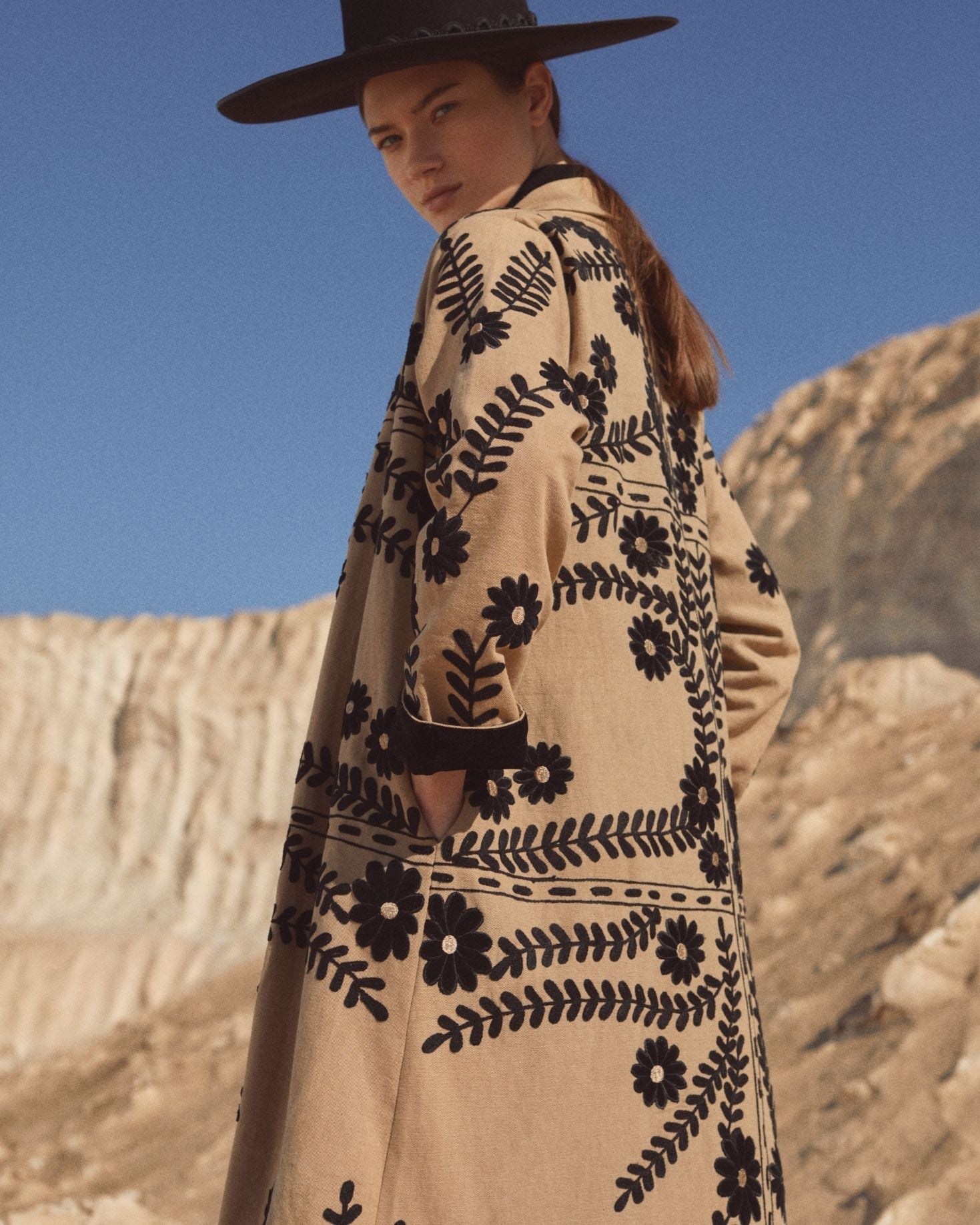 ABRIGO ELOISA BEIGE The IQ Collection