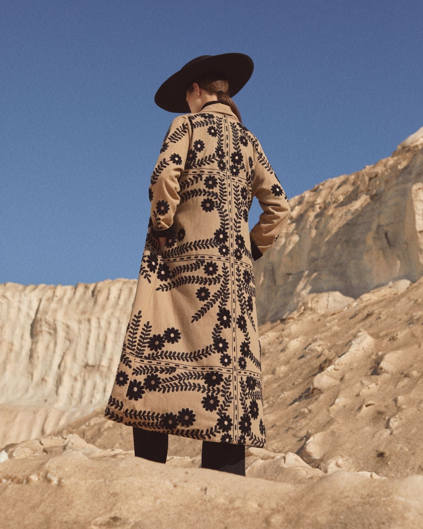 ABRIGO ELOISA BEIGE The IQ Collection