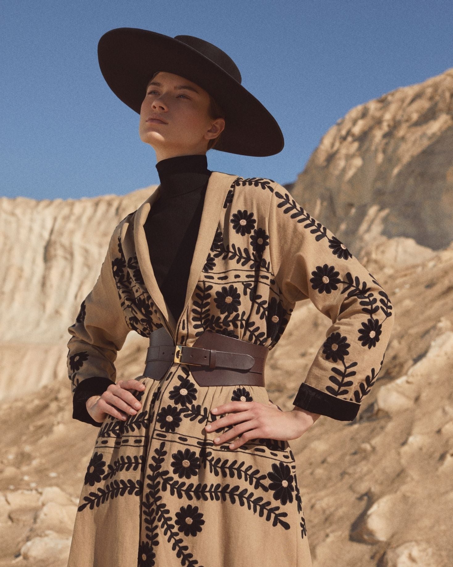 ABRIGO ELOISA BEIGE The IQ Collection