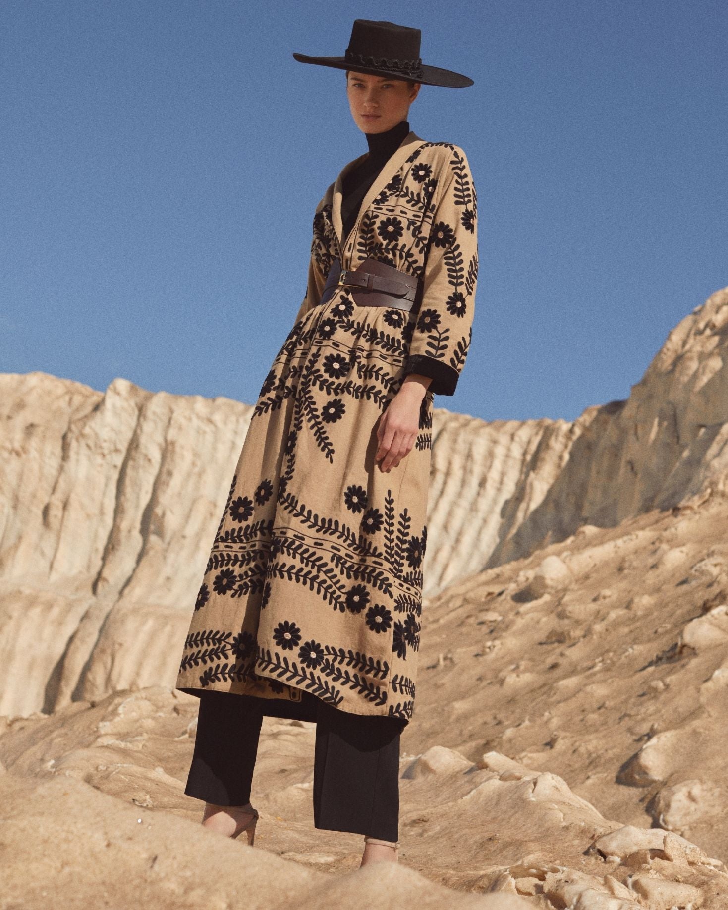 ABRIGO ELOISA BEIGE The IQ Collection