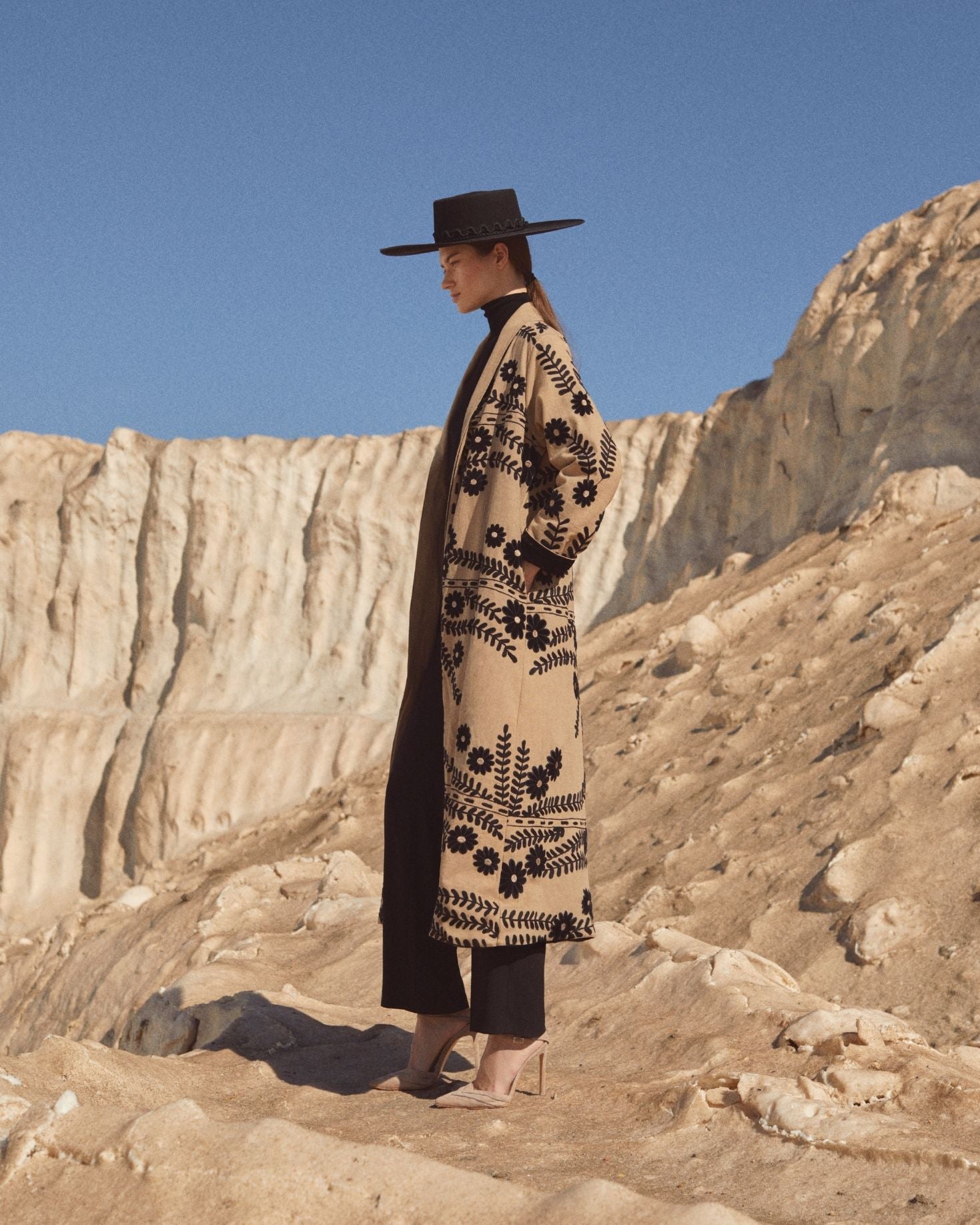 ABRIGO ELOISA BEIGE The IQ Collection