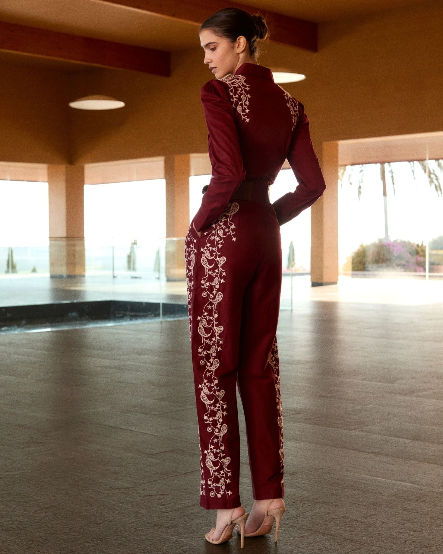 MONO BARE BURDEOS The IQ Collection