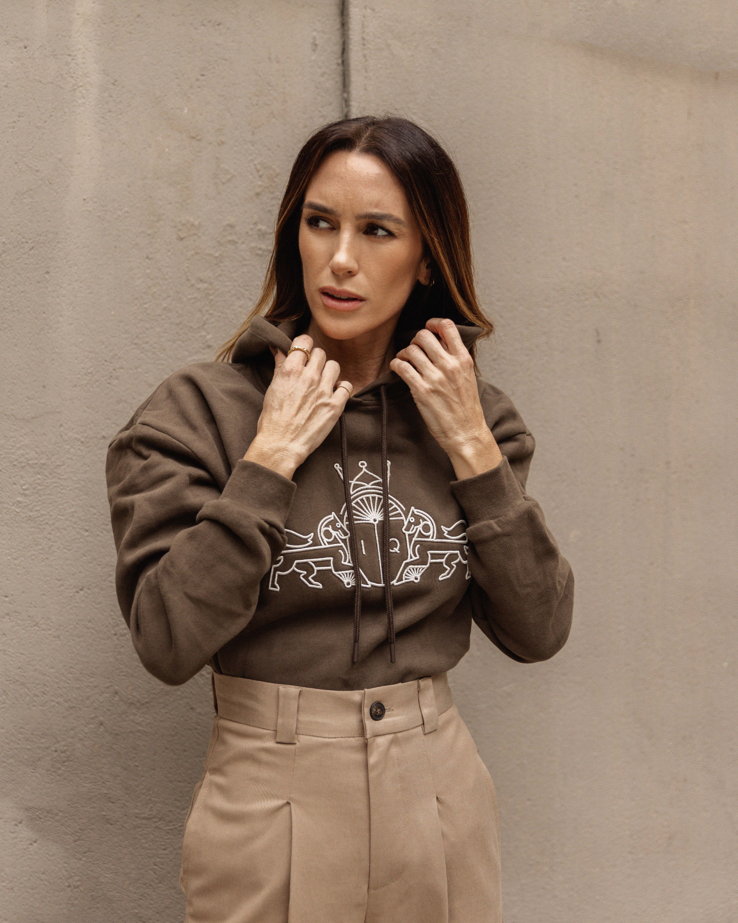 SUDADERA PEPA MARRON The IQ Collection