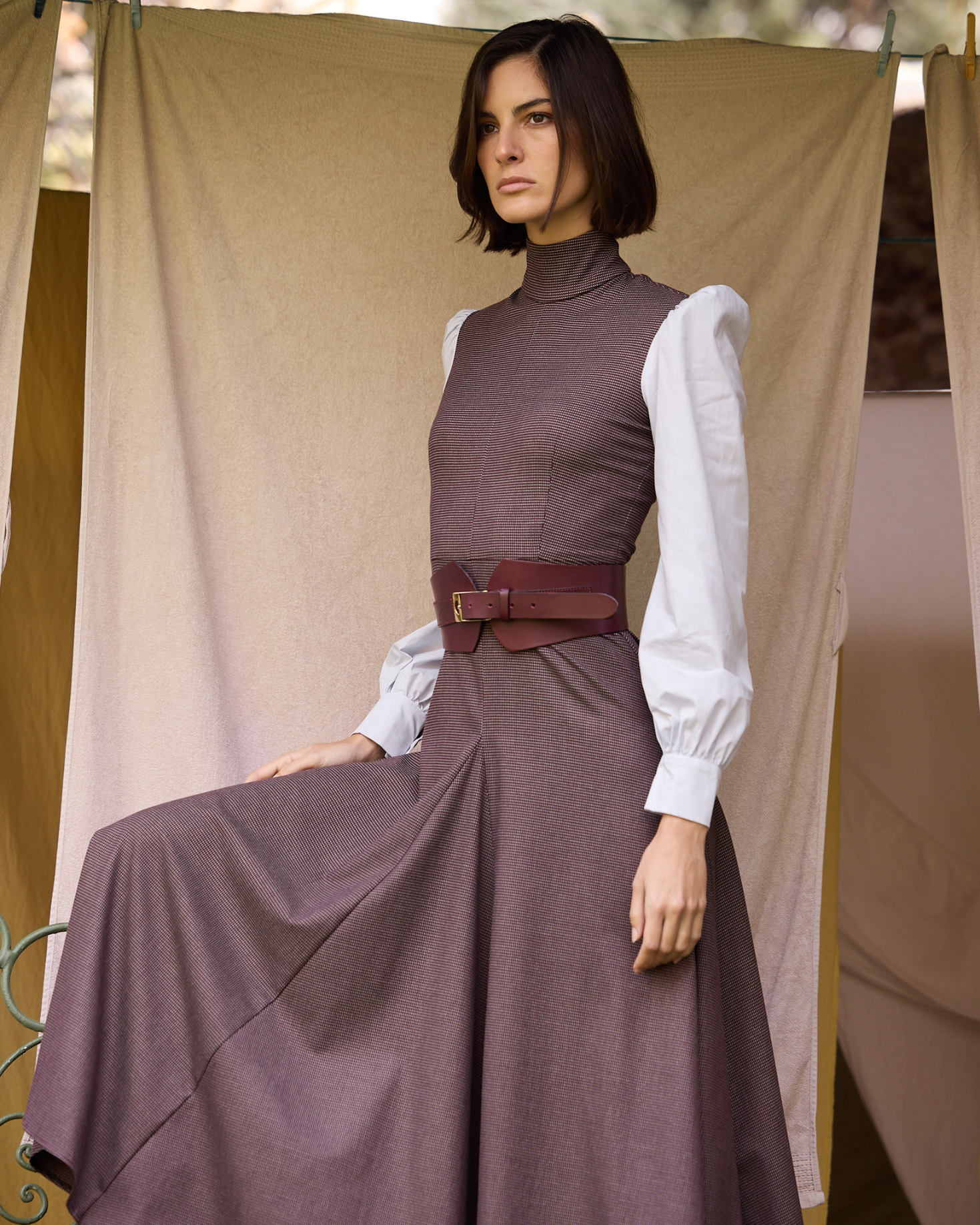 VESTIDO AIDAN GRANATE The IQ Collection