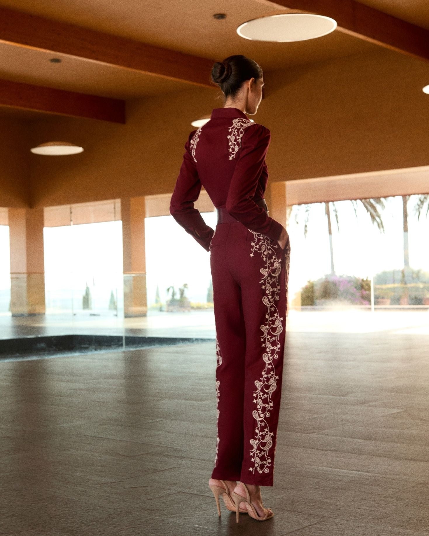 MONO BARE BURDEOS The IQ Collection