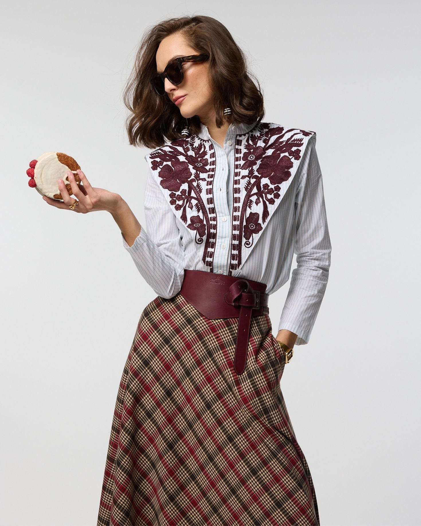 CAMISA MANI BORDADA AZUL The IQ Collection