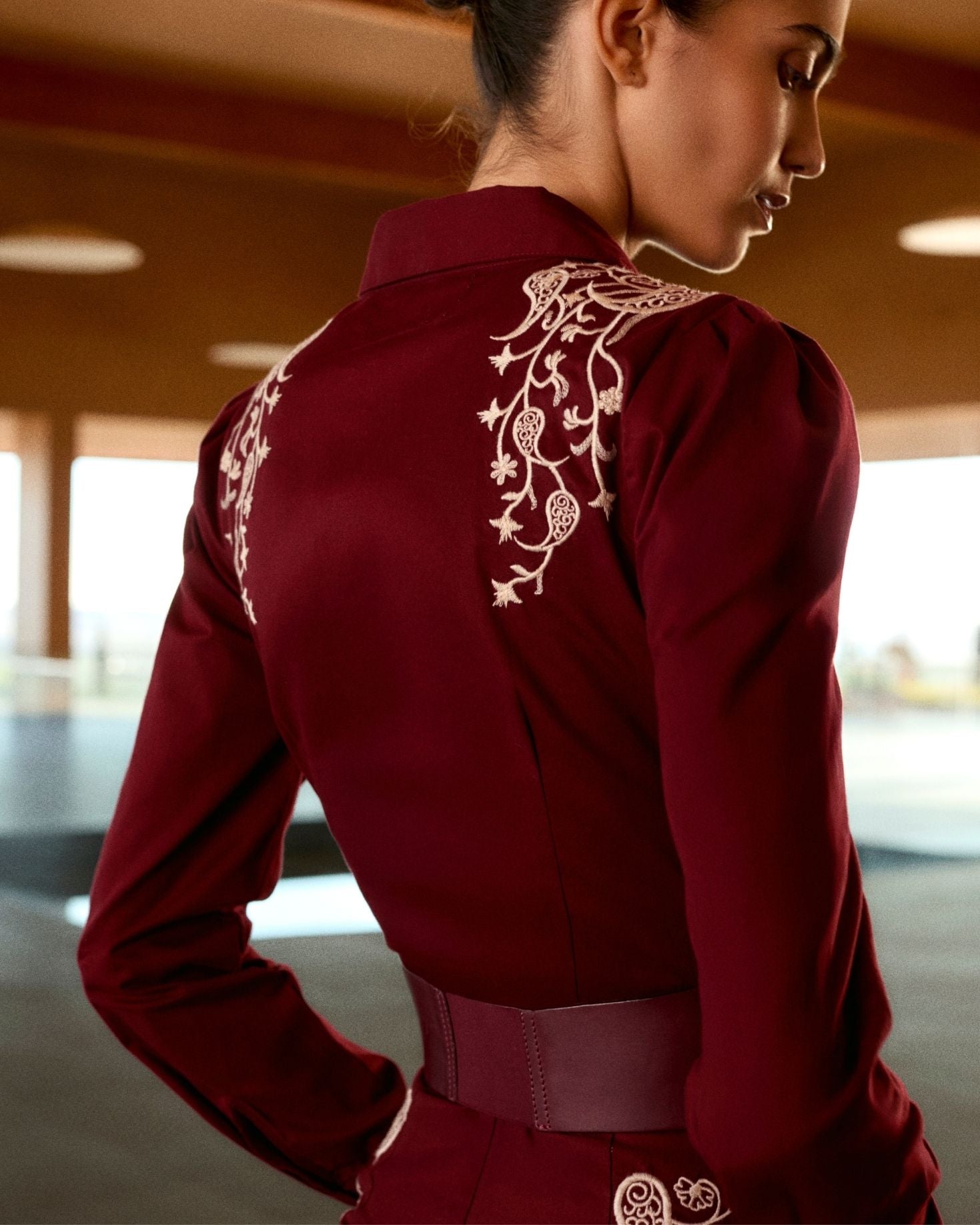 MONO BARE BURDEOS The IQ Collection