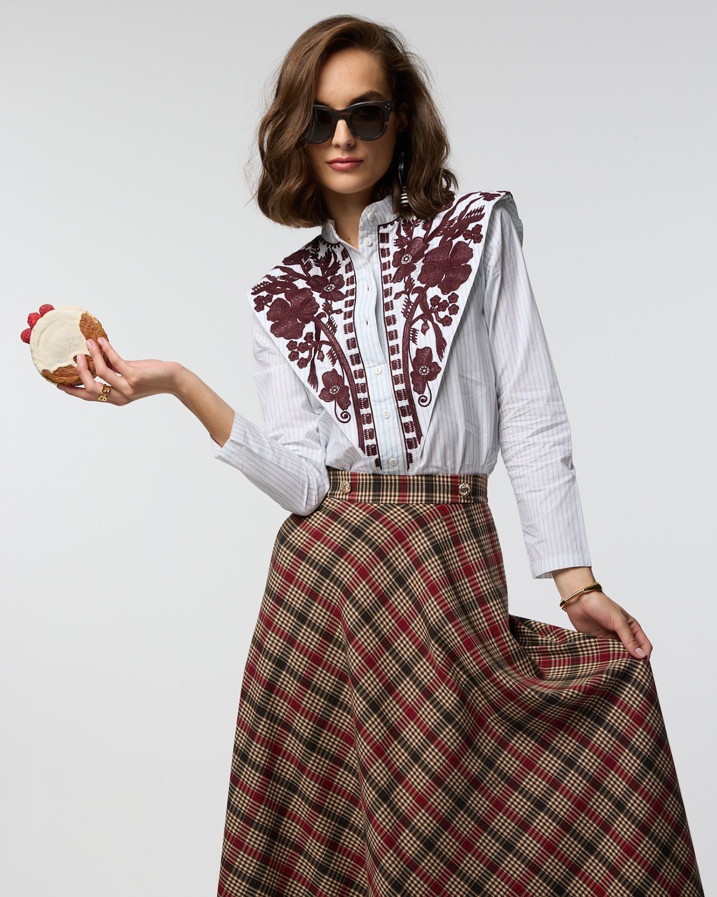 CAMISA MANI BORDADA AZUL The IQ Collection