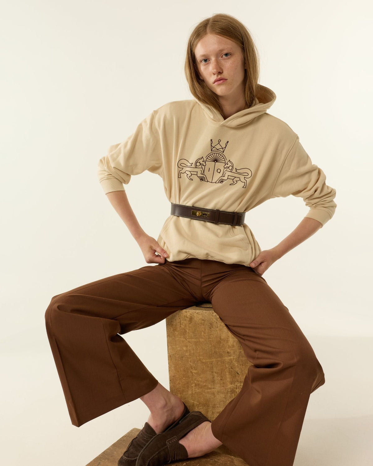 SUDADERA LEO BEIGE The IQ Collection