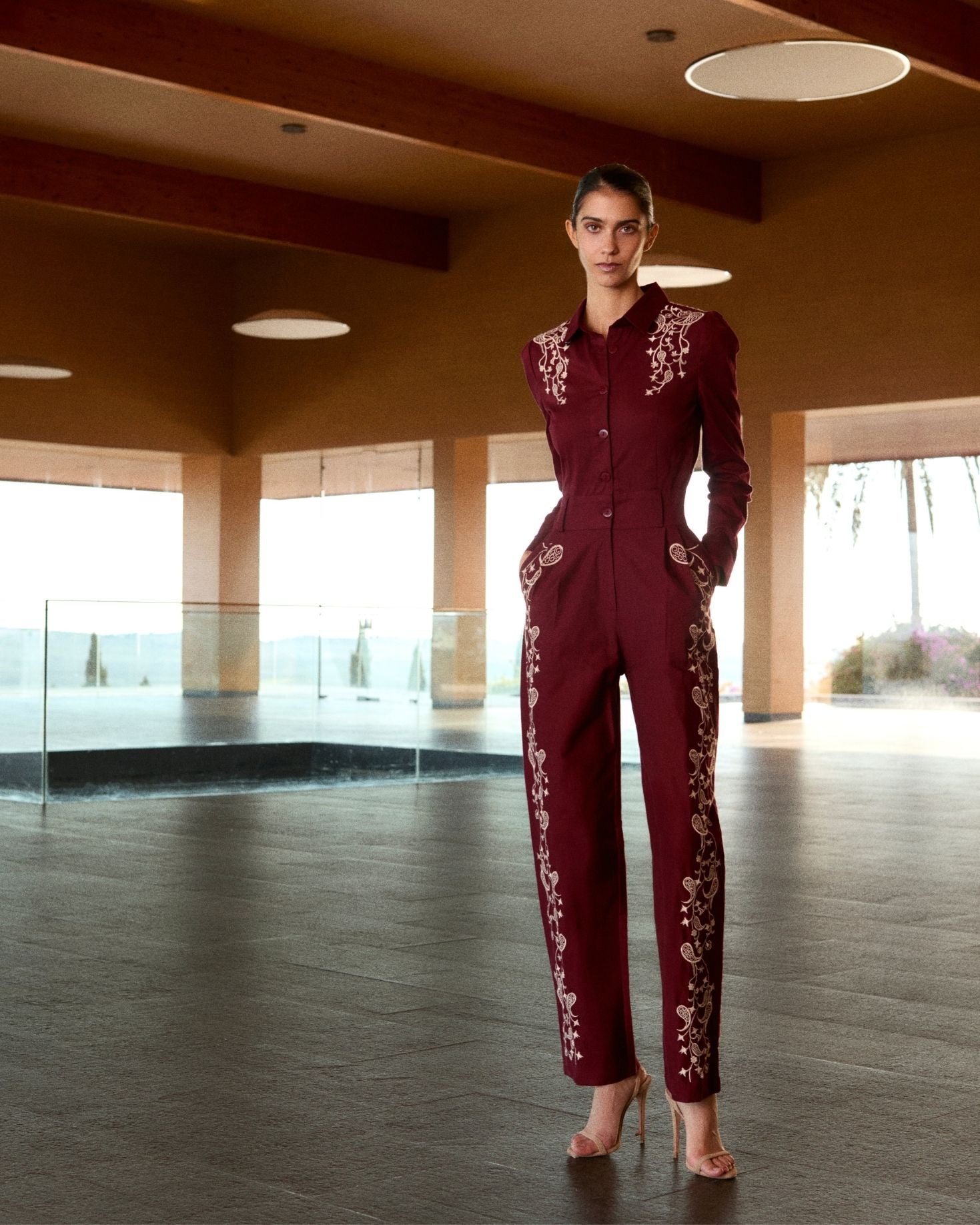 MONO BARE BURDEOS The IQ Collection