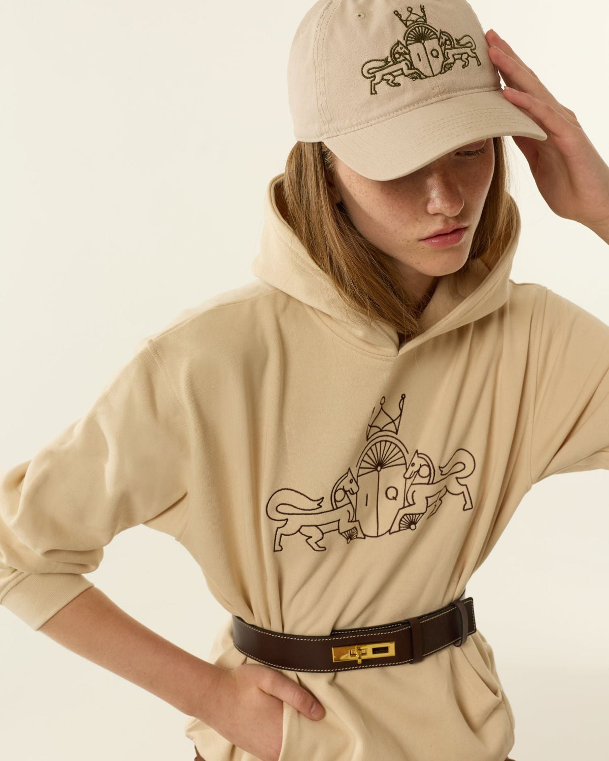 SUDADERA LEO BEIGE The IQ Collection