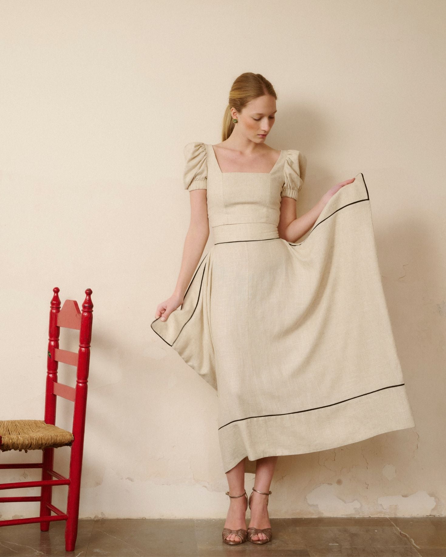 FALDA ROMANCE BEIGE The IQ Collection