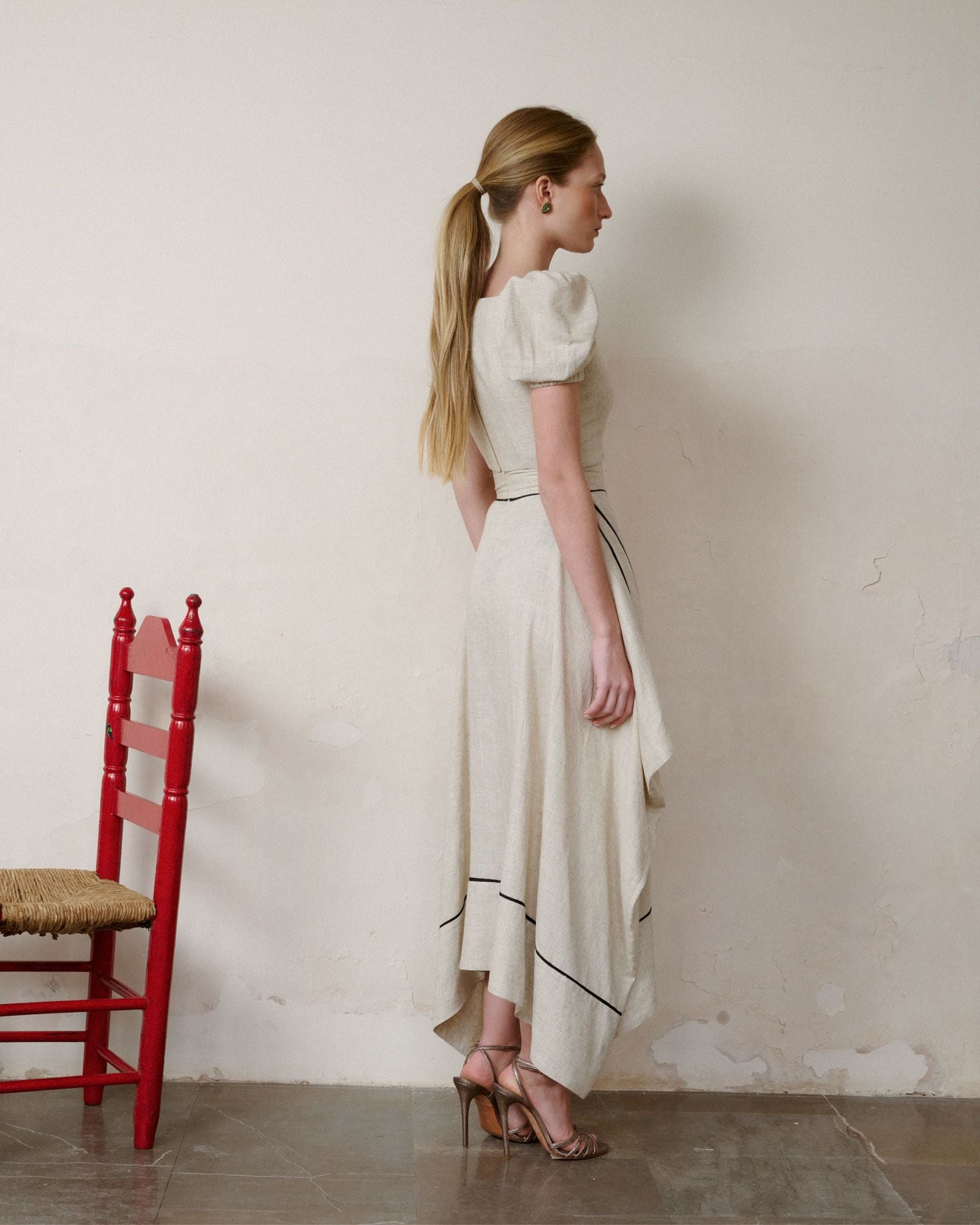 FALDA ROMANCE BEIGE The IQ Collection