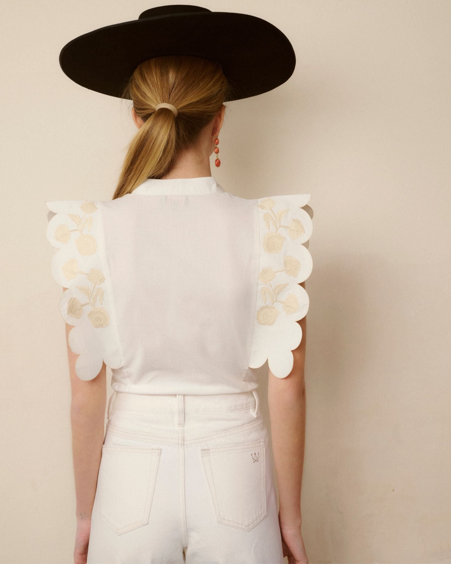 CAMISA ANNA BORDADOS BEIGE The IQ Collection