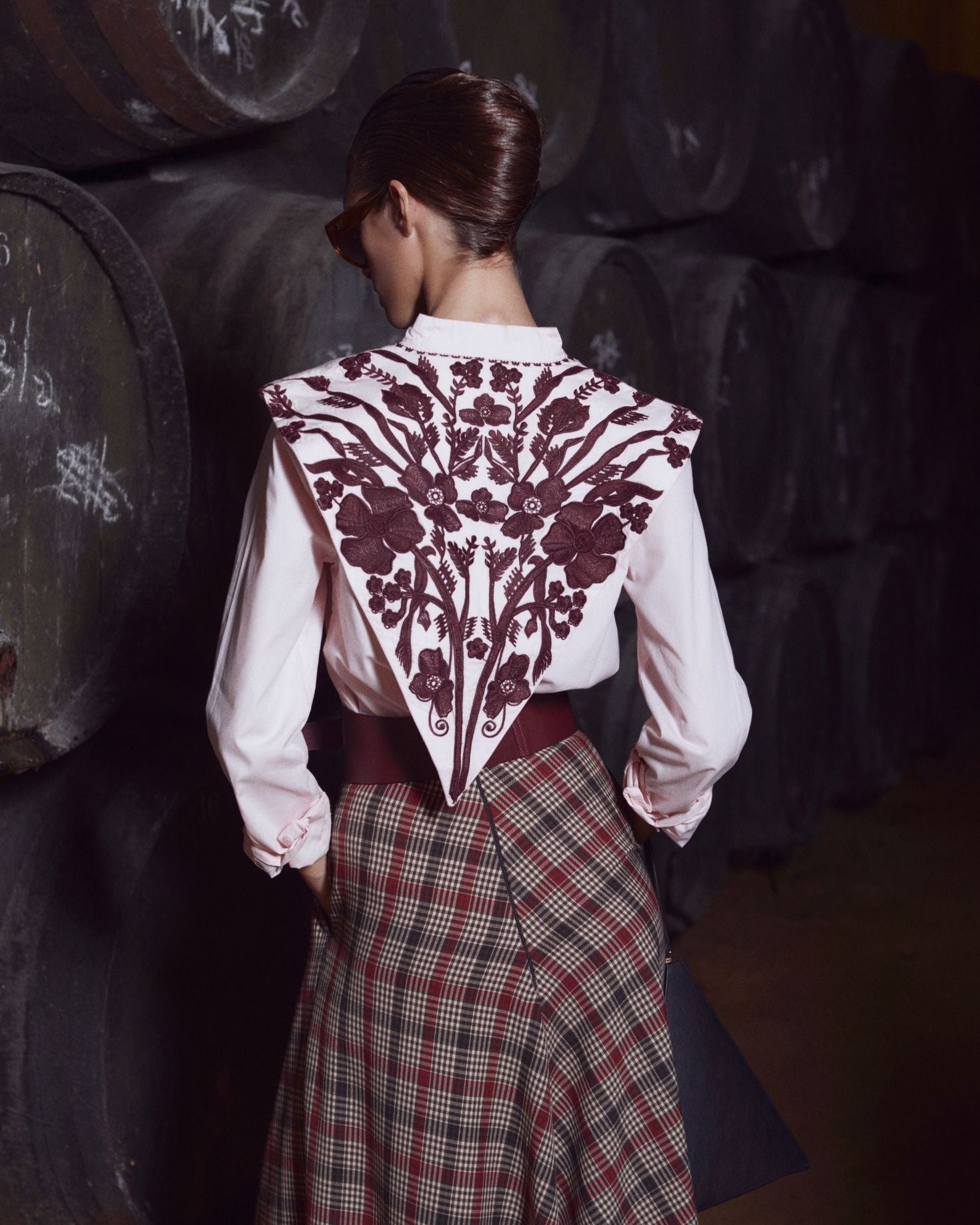 CAMISA MANI BORDADA ROSA The IQ Collection