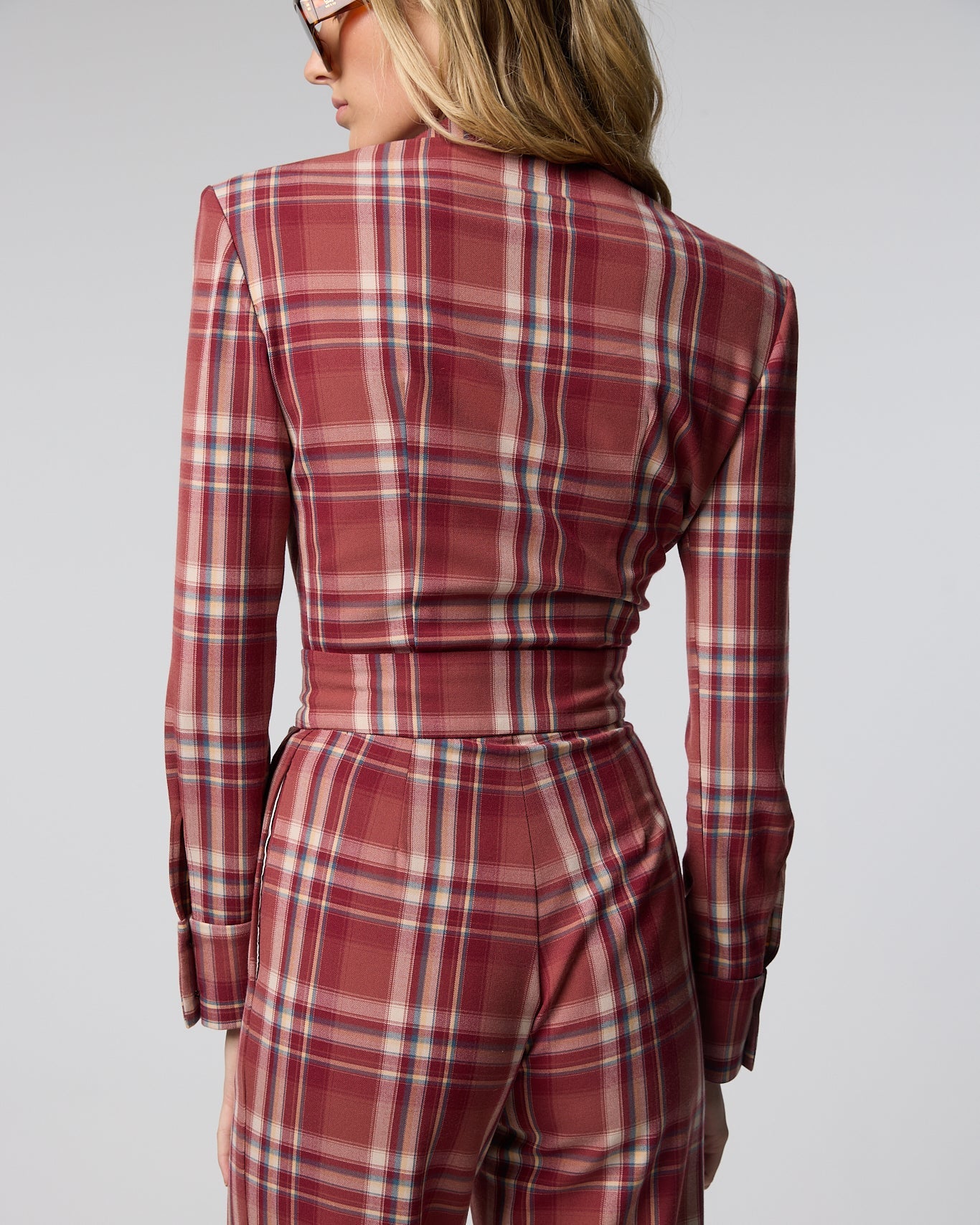 MONO ELIJAH CUADROS The IQ Collection