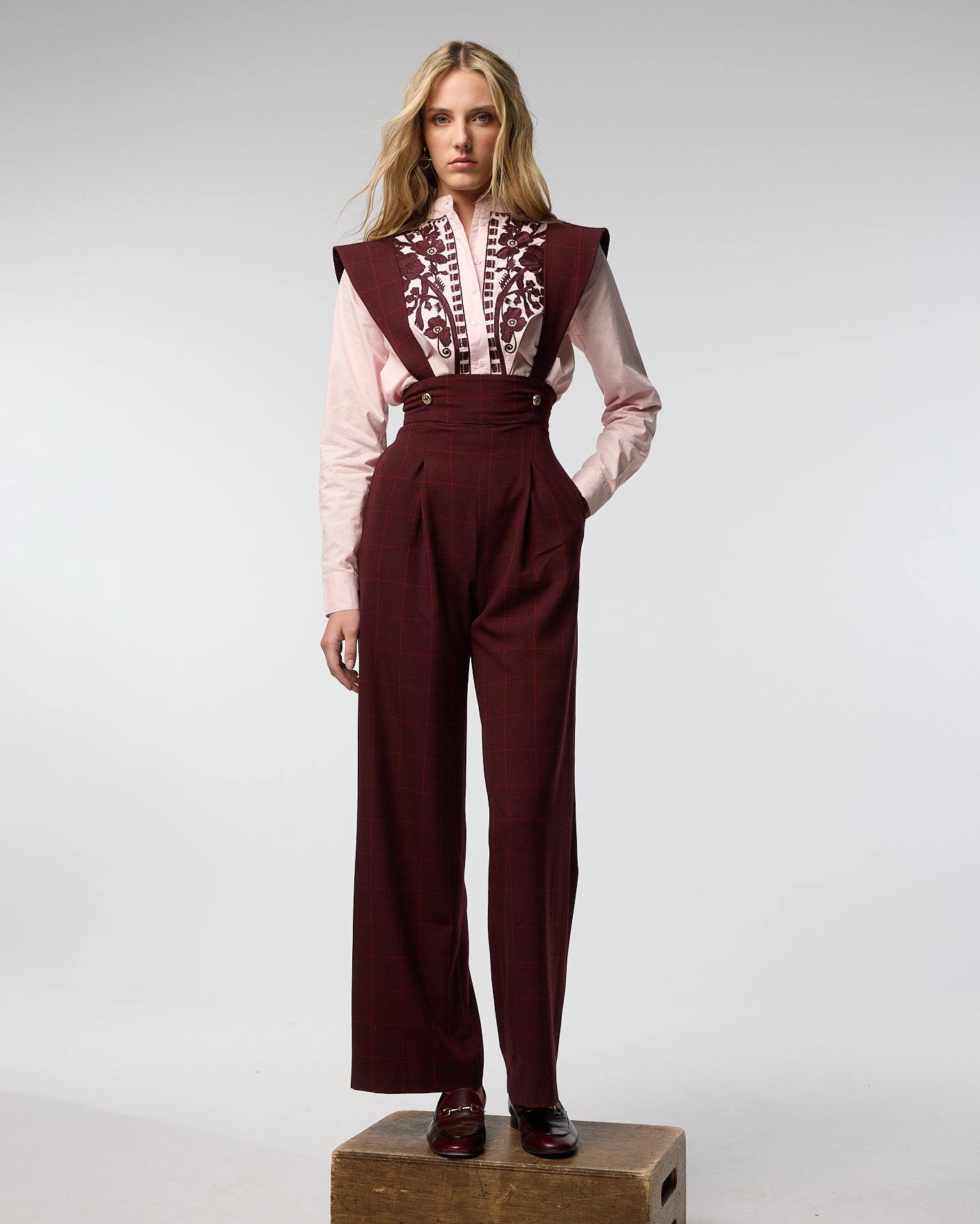 MONO ARIA CUADROS GRANATE The IQ Collection