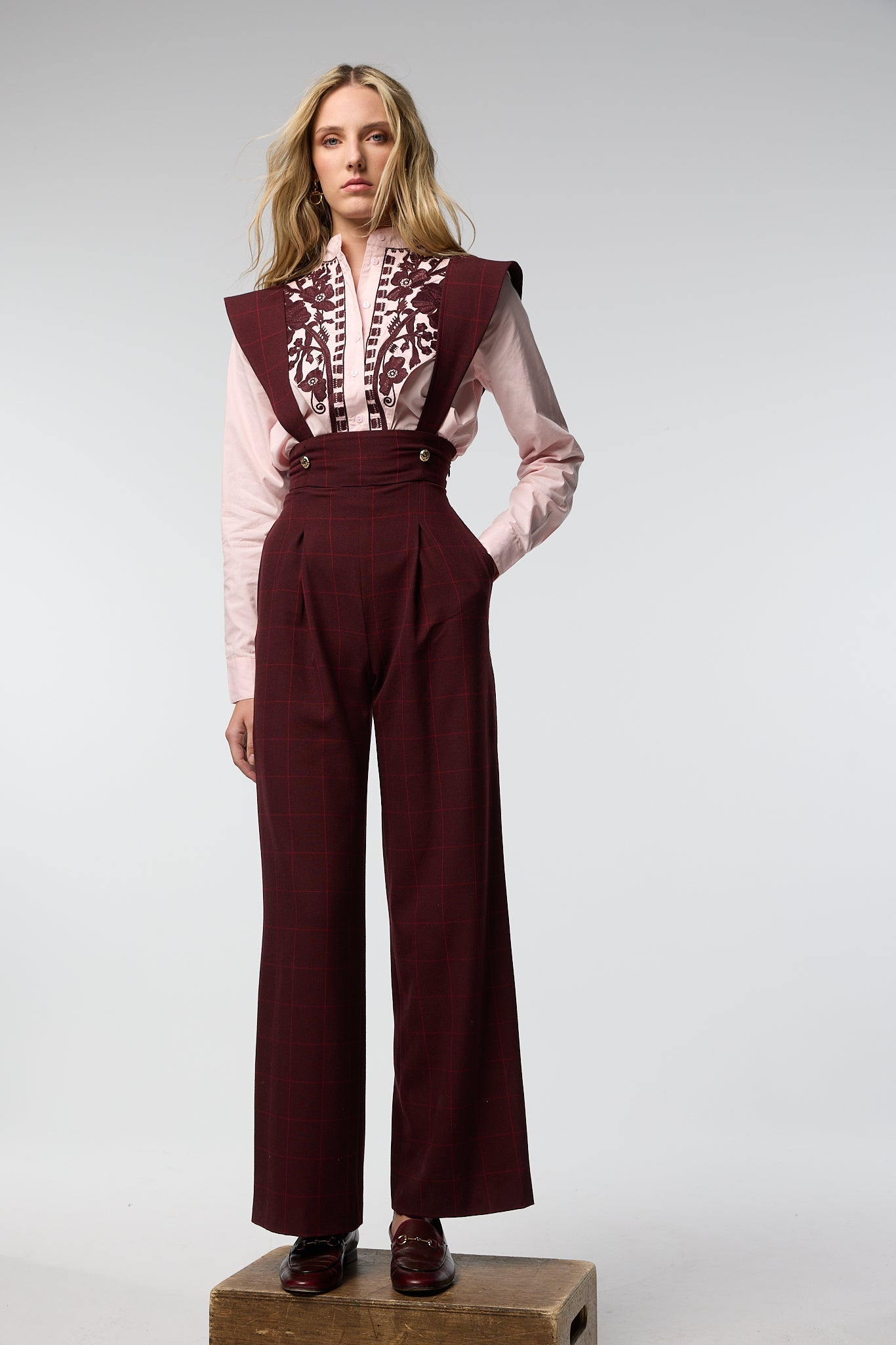 MONO ARIA CUADROS GRANATE The IQ Collection