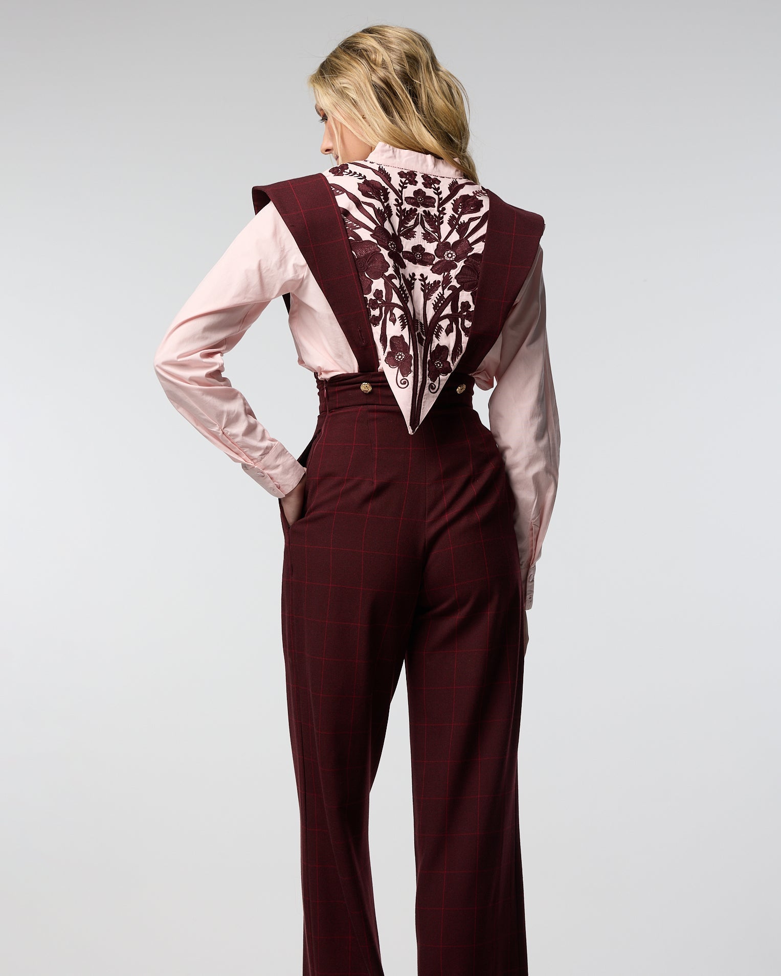 MONO ARIA CUADROS GRANATE The IQ Collection