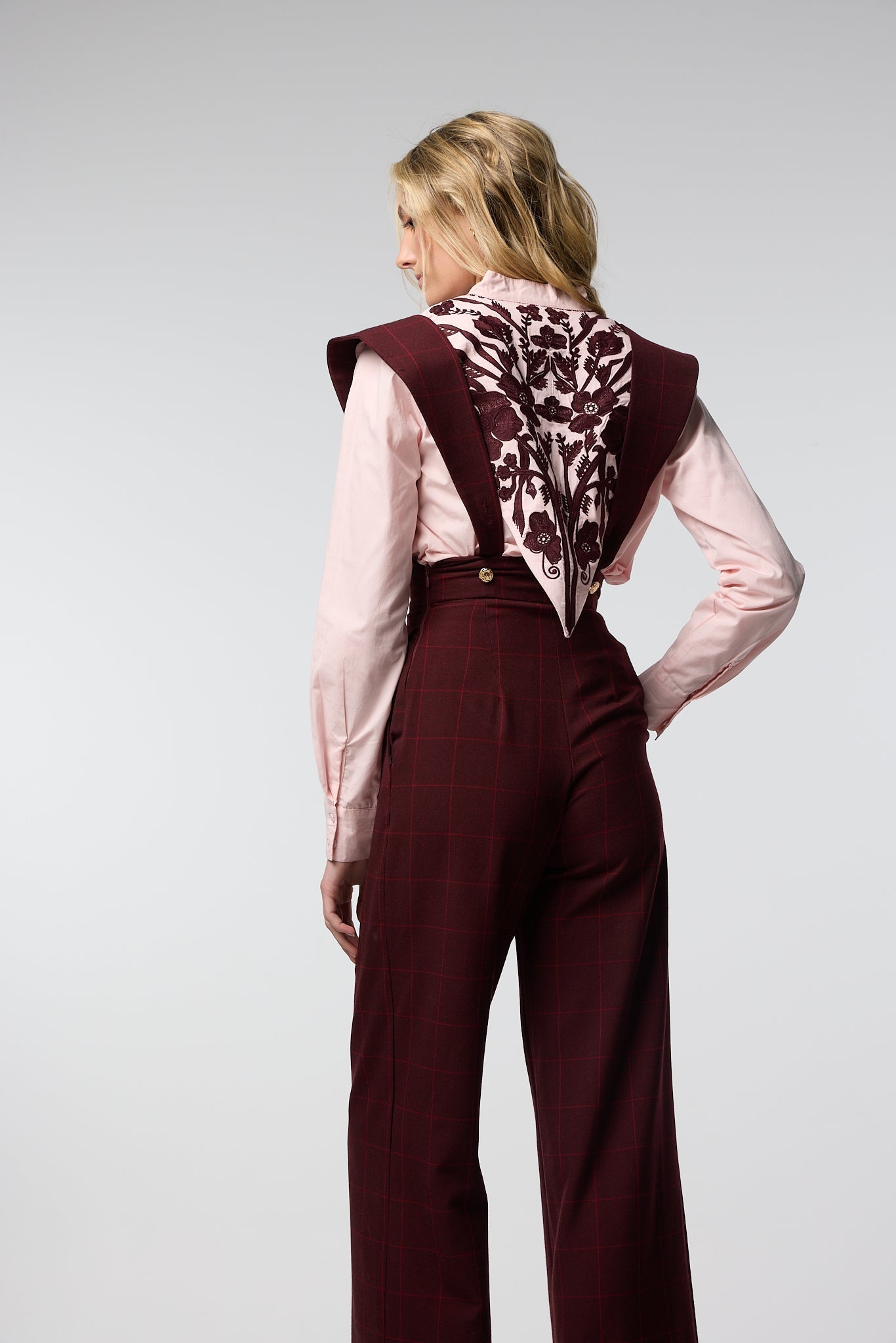 MONO ARIA CUADROS GRANATE The IQ Collection