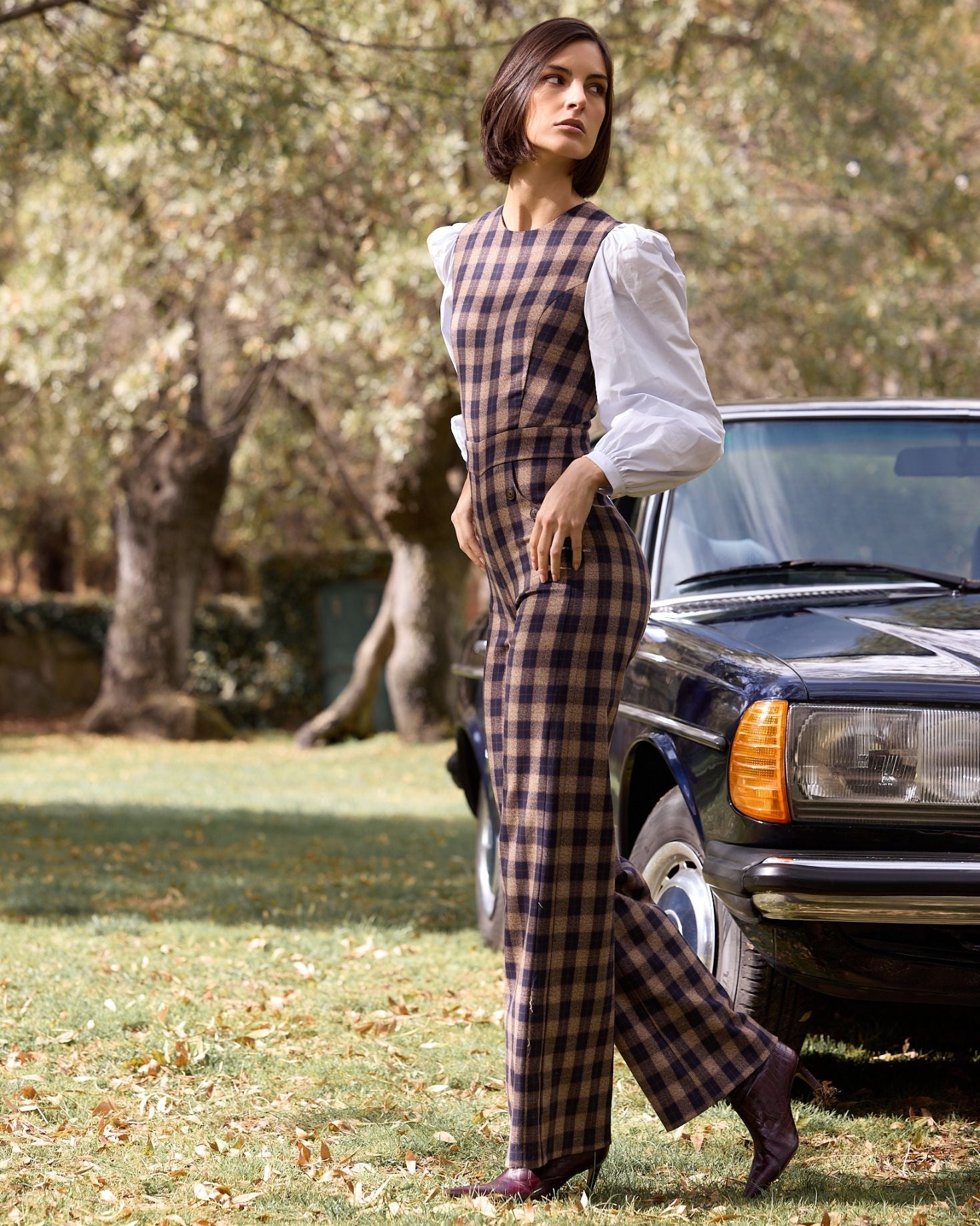 MONO LIA CUADROS MARRÓN The IQ Collection