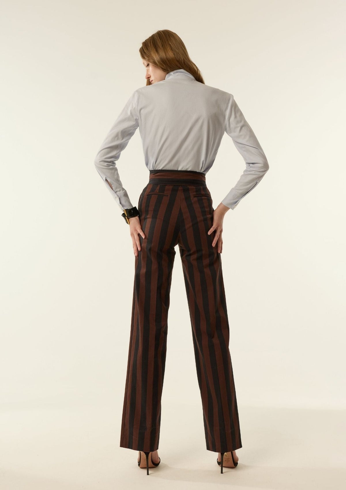 PANTALÓN SAETA MARRÓN Y NEGRO The IQ Collection