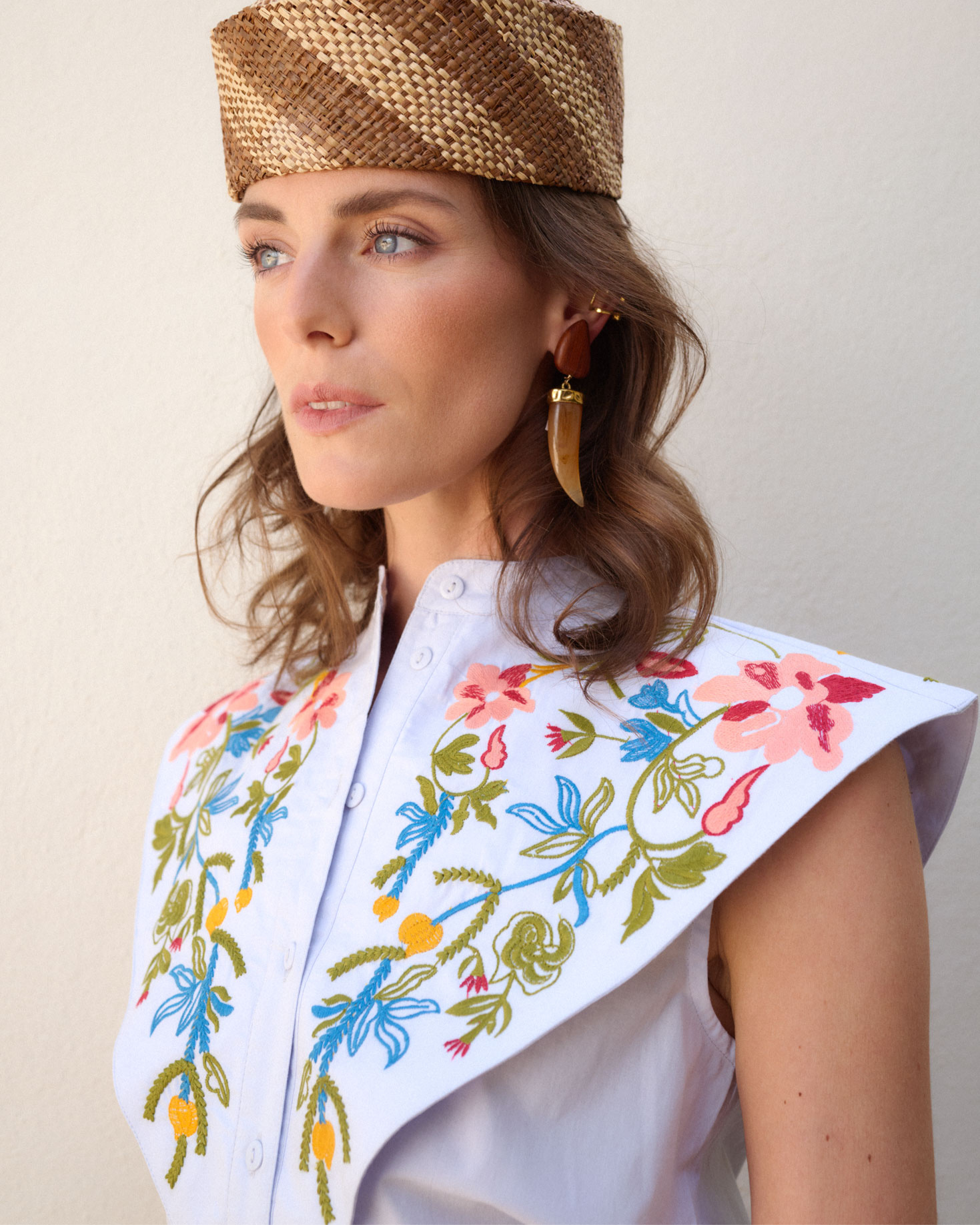 MANI BORDADOS AZUL The IQ Collection