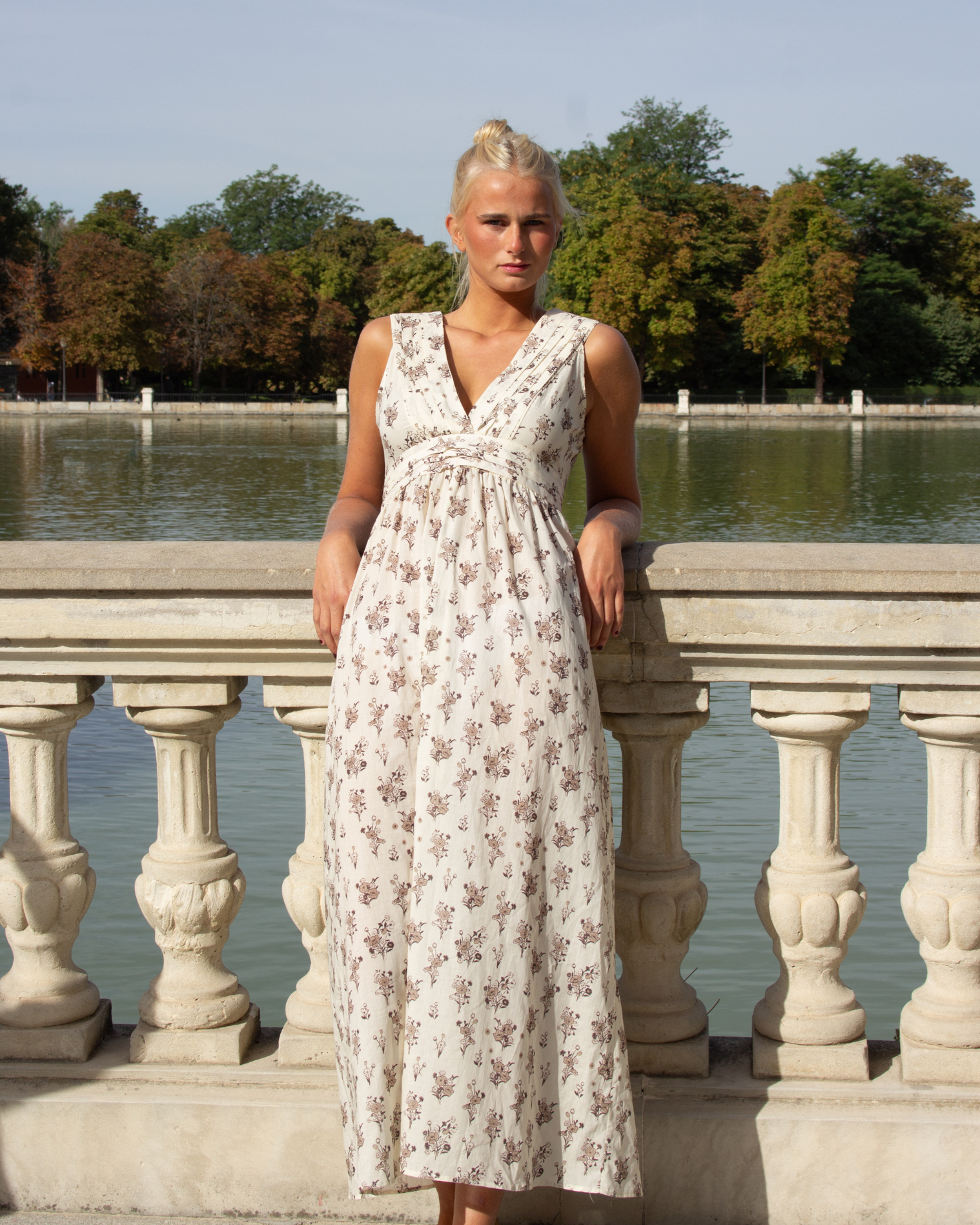 BATA VICTORIA FLORAL (BEIGE) The IQ Collection