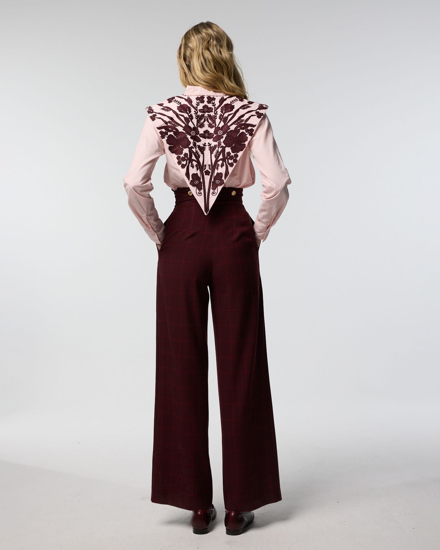 CAMISA MANI BORDADA ROSA The IQ Collection