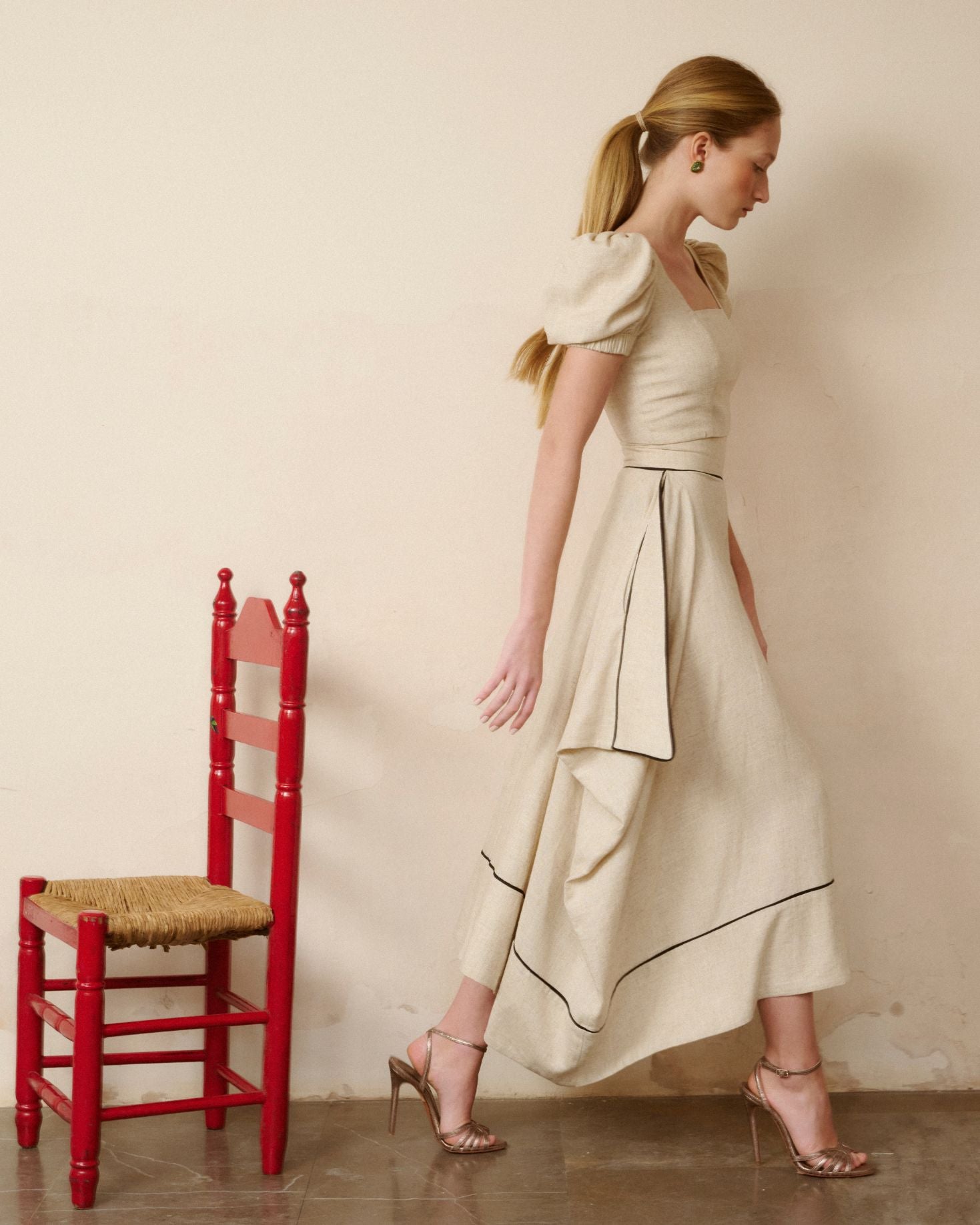 FALDA ROMANCE BEIGE The IQ Collection