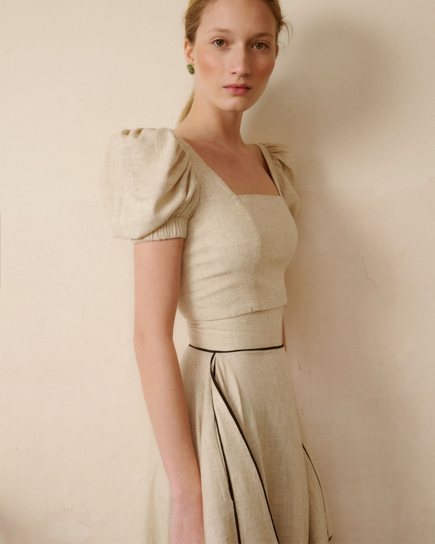 TOP NOELIA BEIGE The IQ Collection