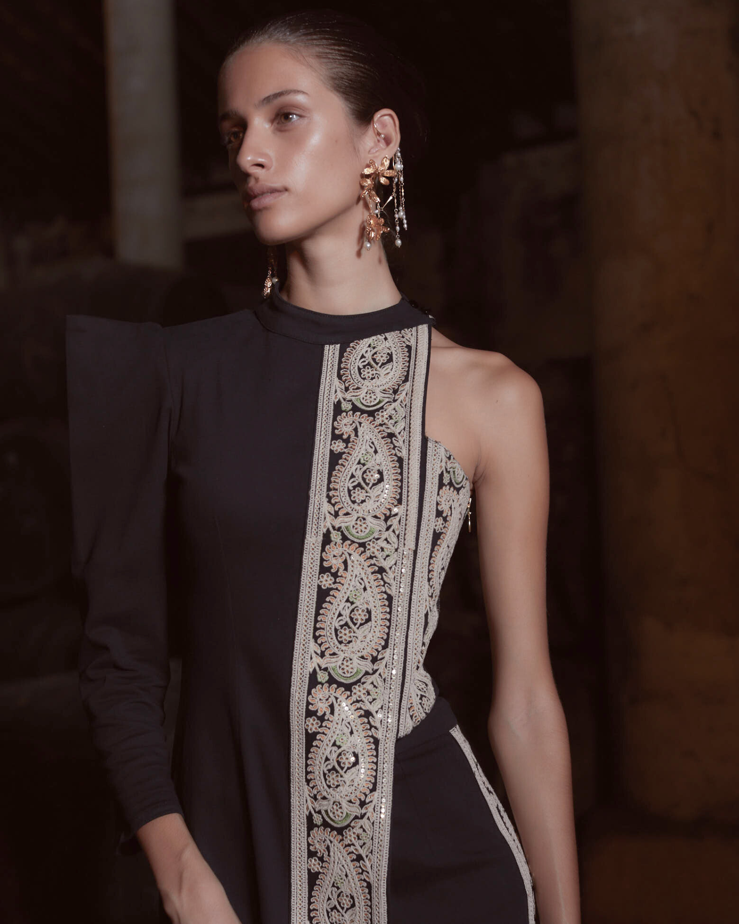 PANTALÓN SAETA NEGRO The IQ Collection