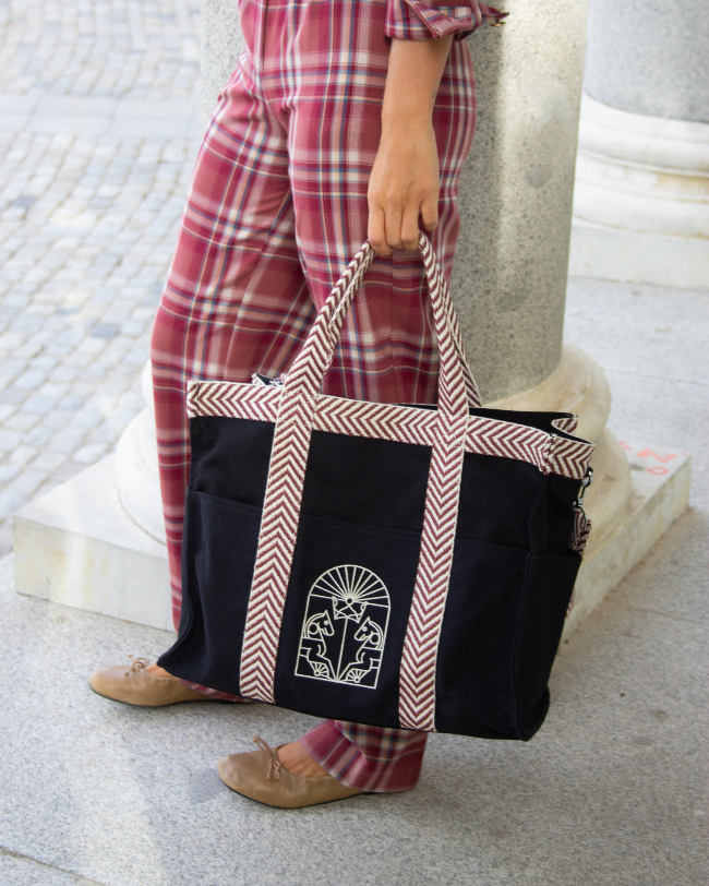 BOLSO TOTE GRECA (NEGRO) The IQ Collection