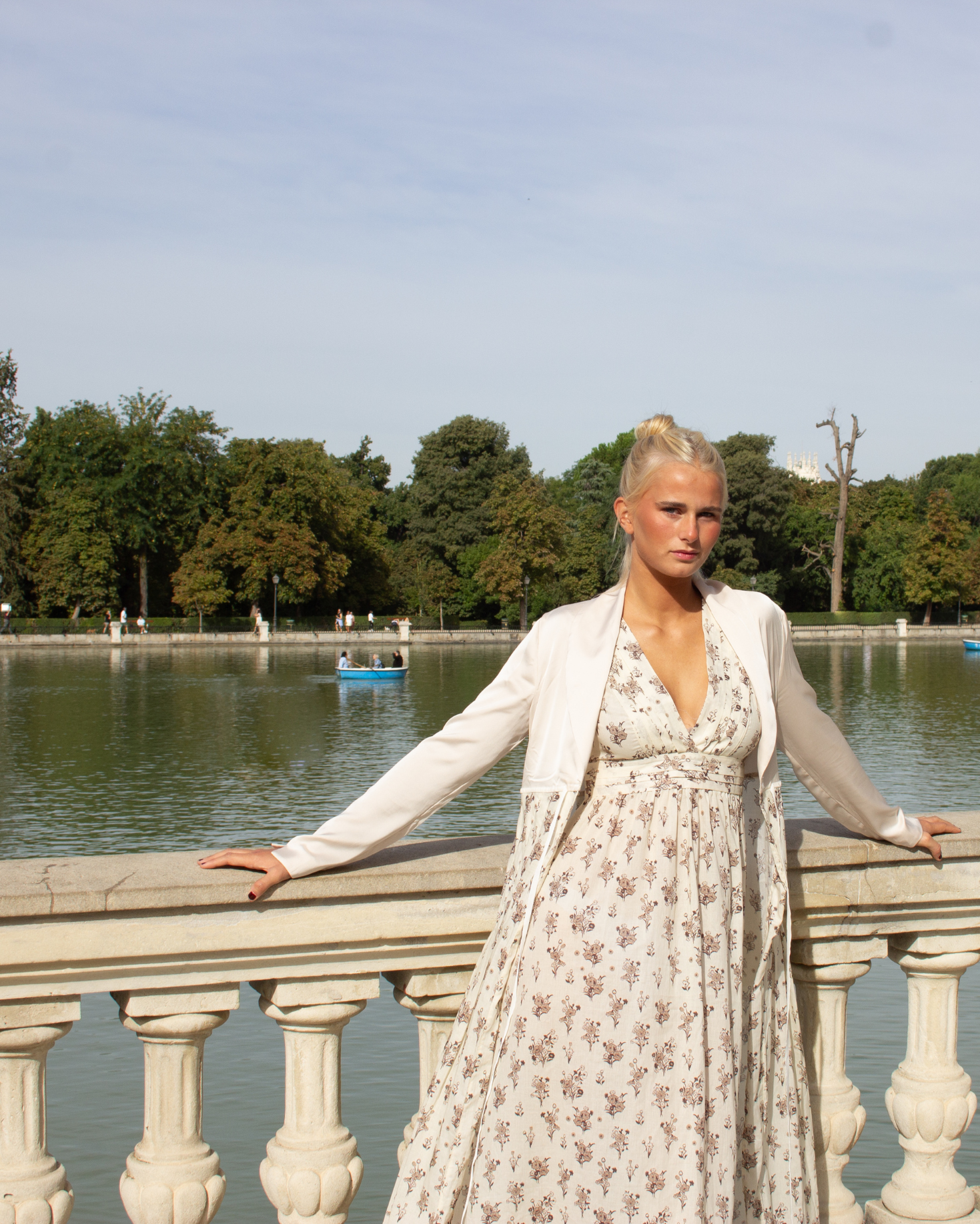 BATA VICTORIA FLORAL (BEIGE) The IQ Collection