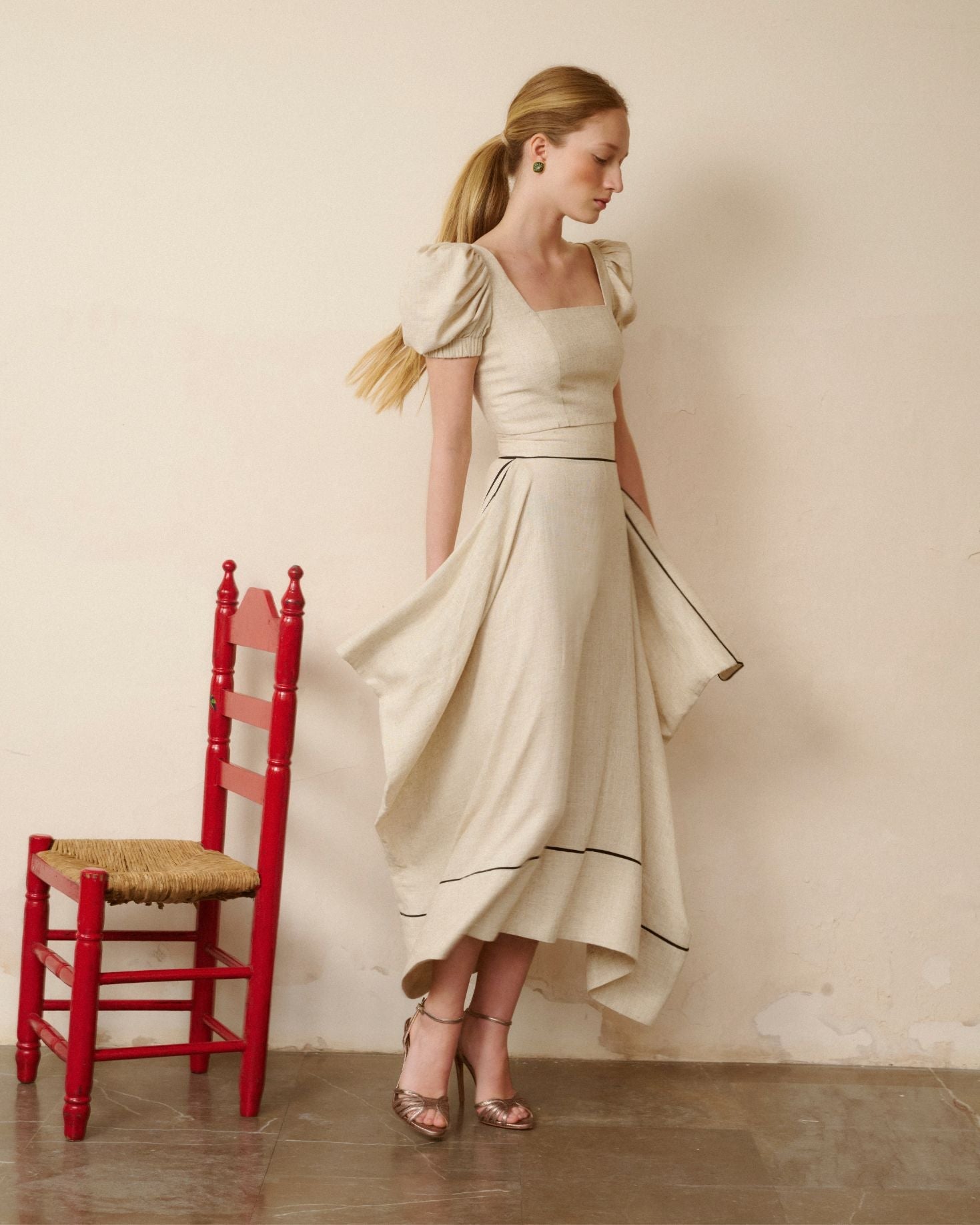 FALDA ROMANCE BEIGE The IQ Collection