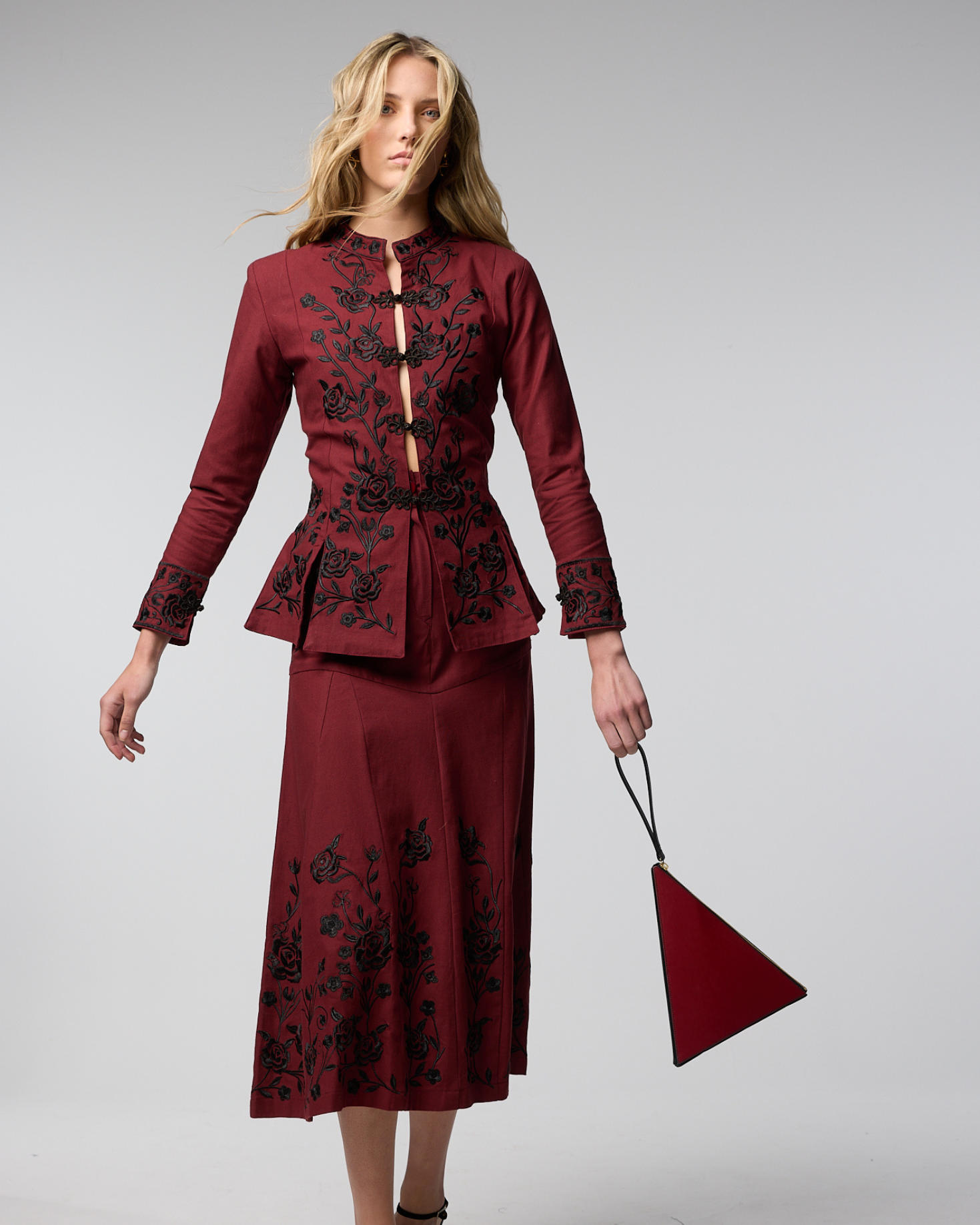 CHAQUETA ROCIO BURDEOS The IQ Collection