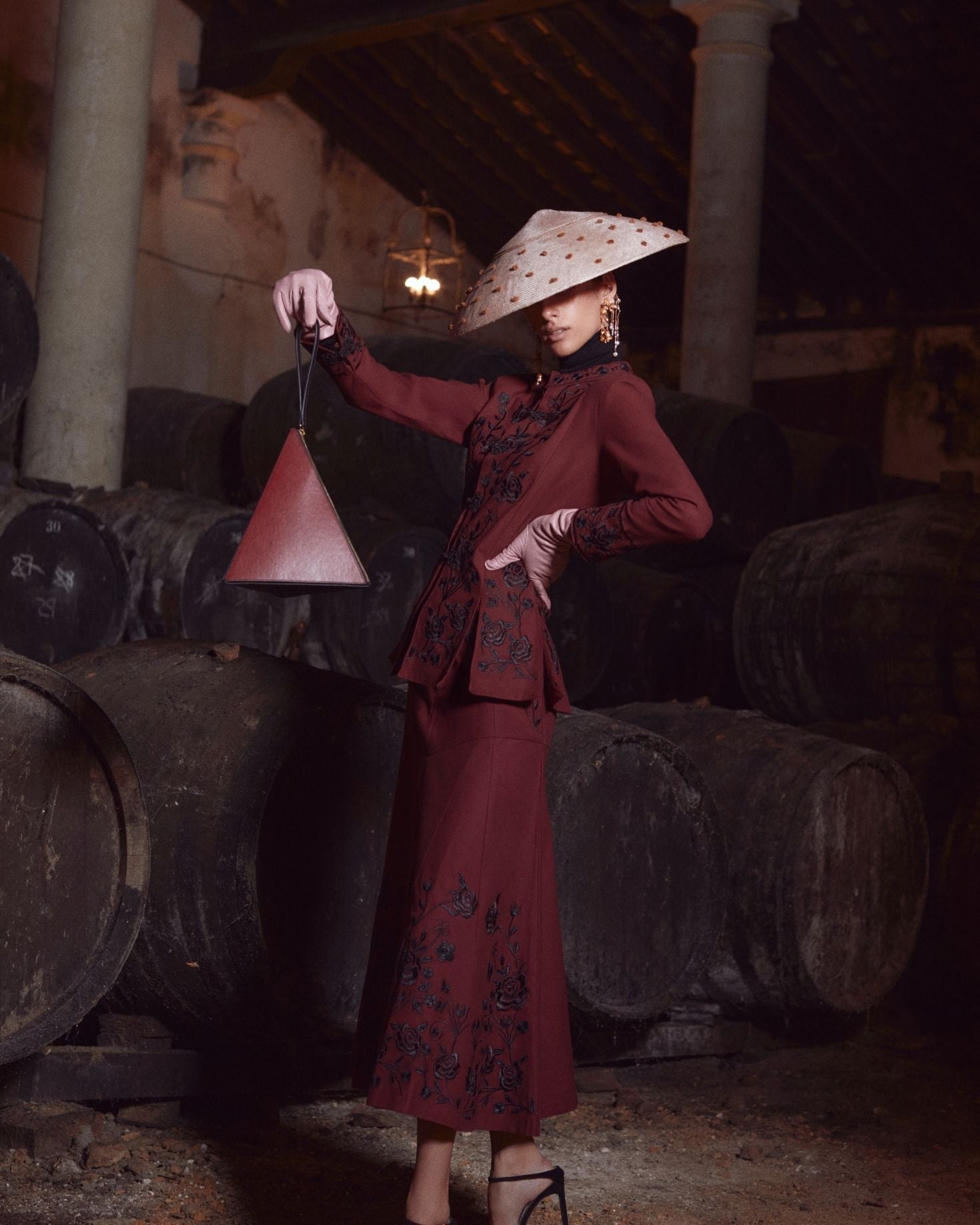 FALDA ANGELA BORDADA NEGRA The IQ Collection