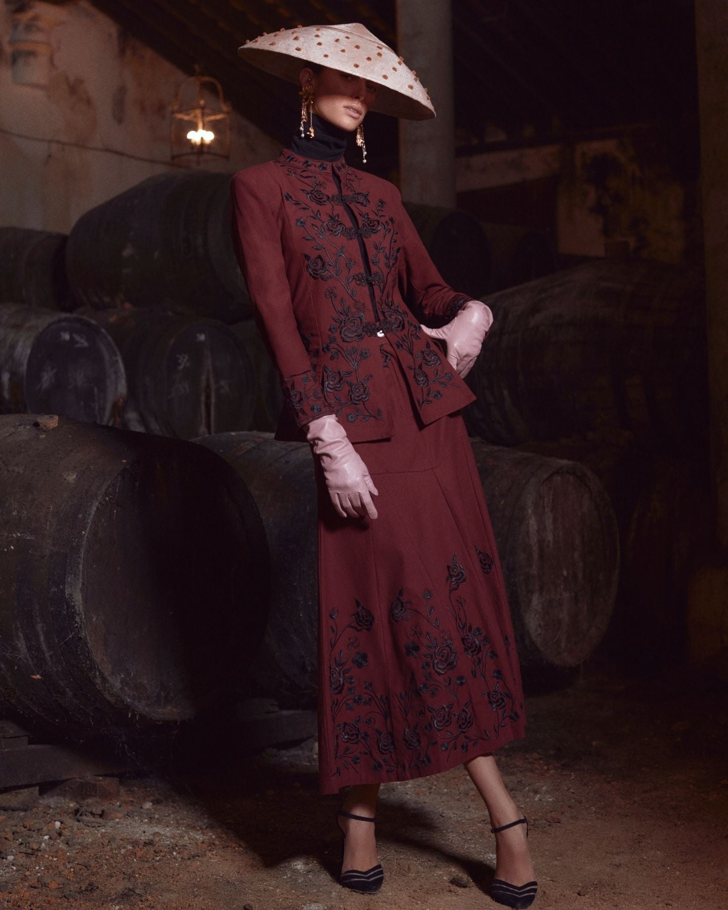 FALDA ANGELA BORDADA NEGRA The IQ Collection