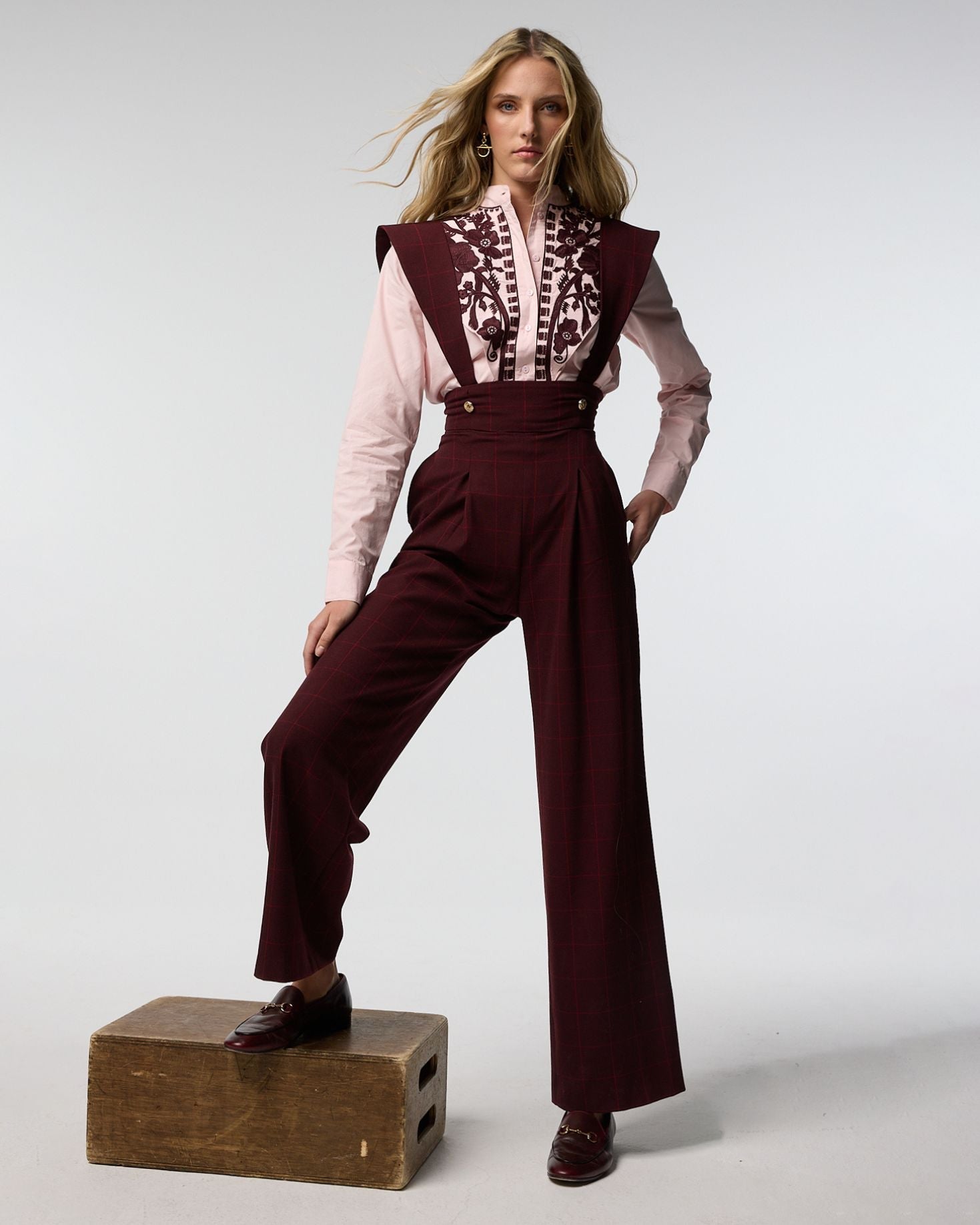 CAMISA MANI BORDADA ROSA The IQ Collection