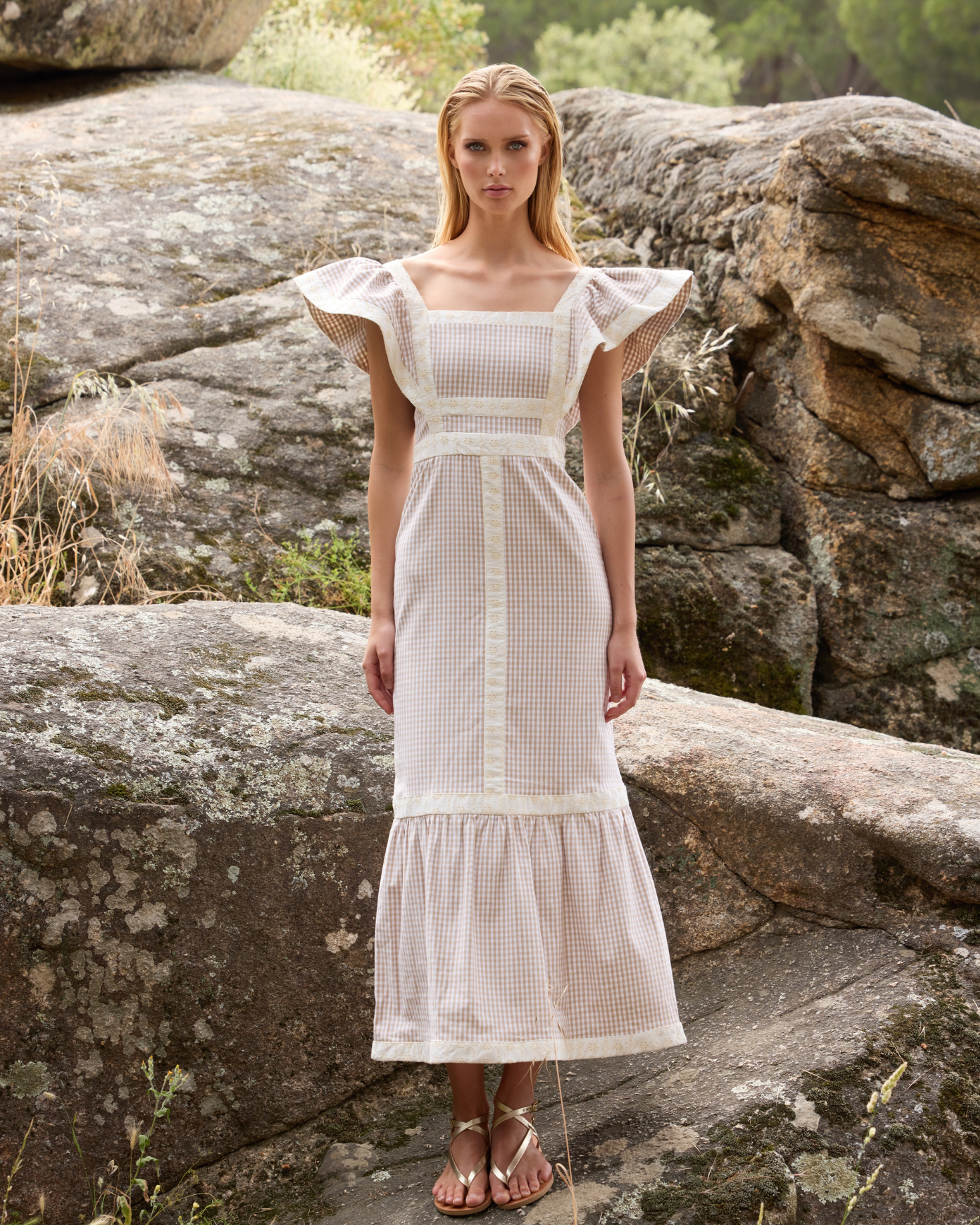 VESTIDO CHLOE CUADROS BEIGE The IQ Collection